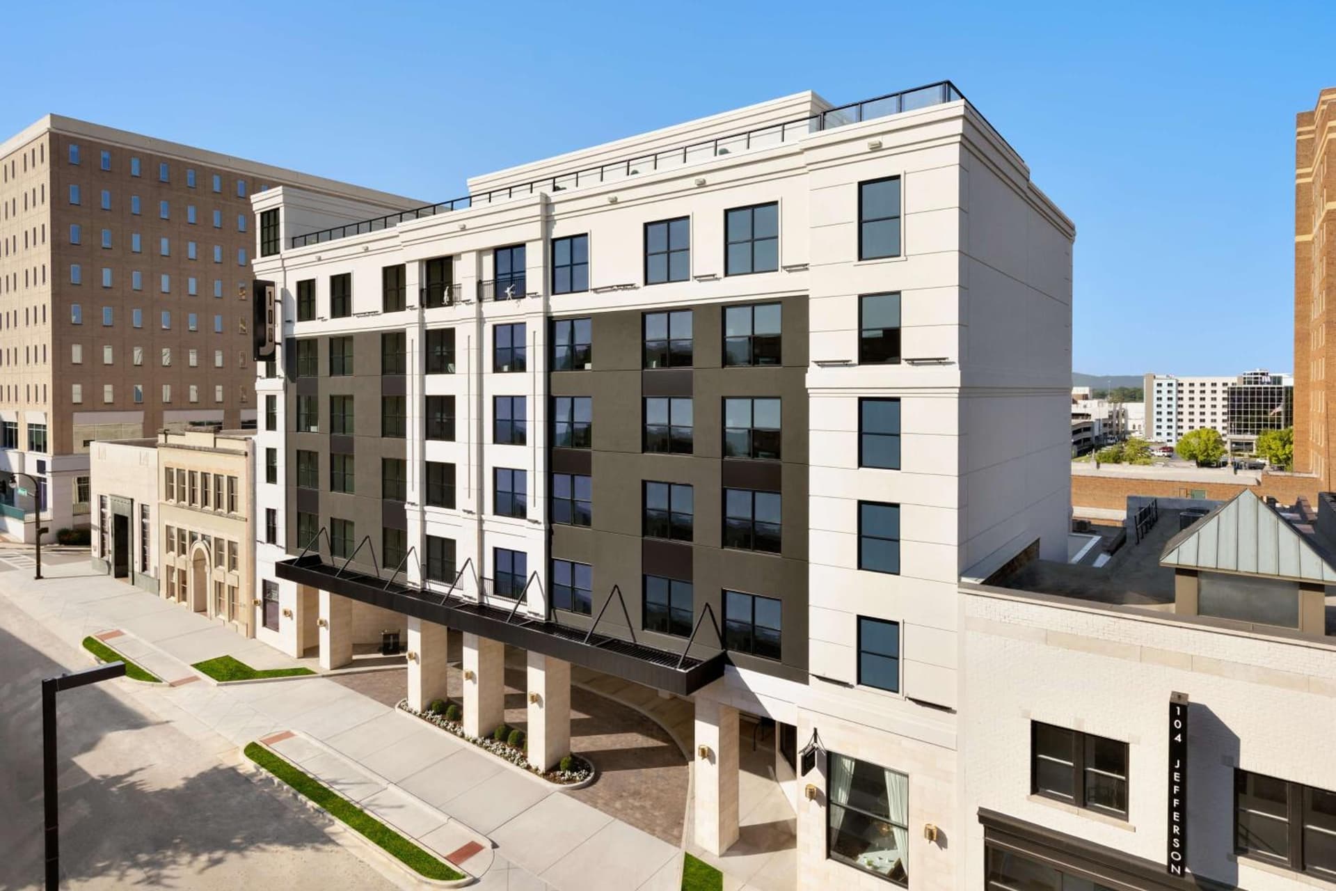 106 Jefferson Huntsville, Curio Collection by Hilton property views in Huntsville, AL — gallery photo 3