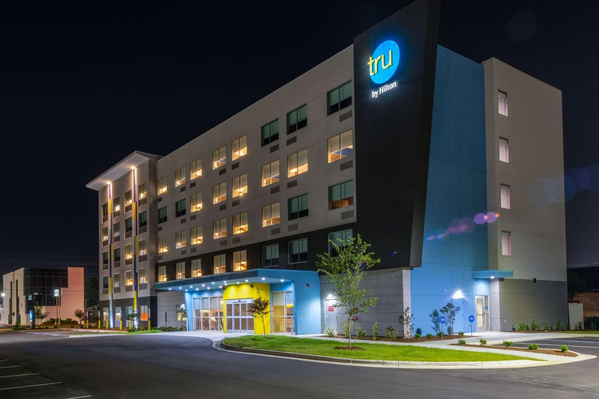 Tru By Hilton Fayetteville Fort Bragg interior in Fayetteville, NC — gallery photo 2