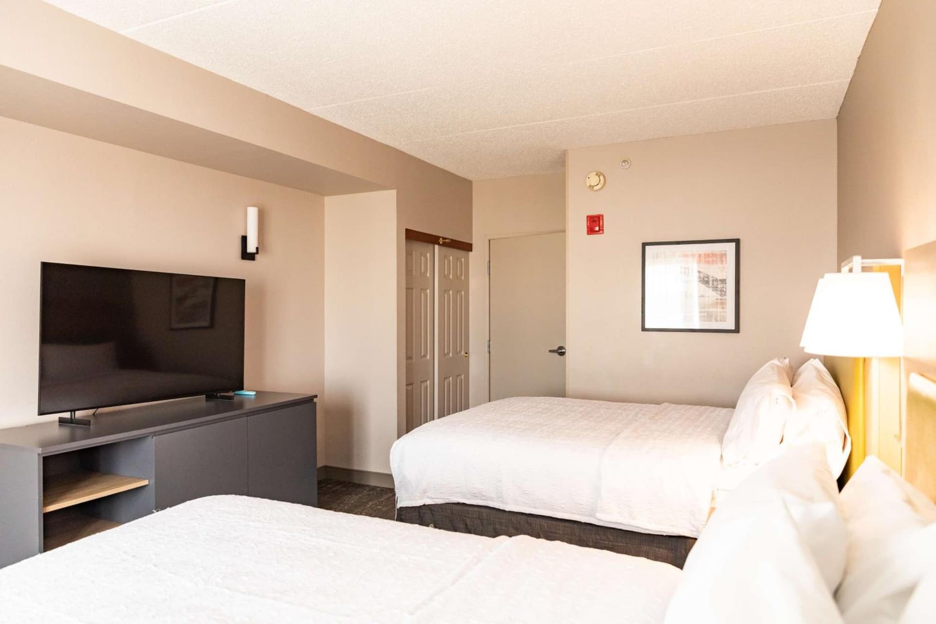 Hampton Inn & Suites By Hilton- Newark Airport Elizabeth gallery photo in Newark, NJ — image 22