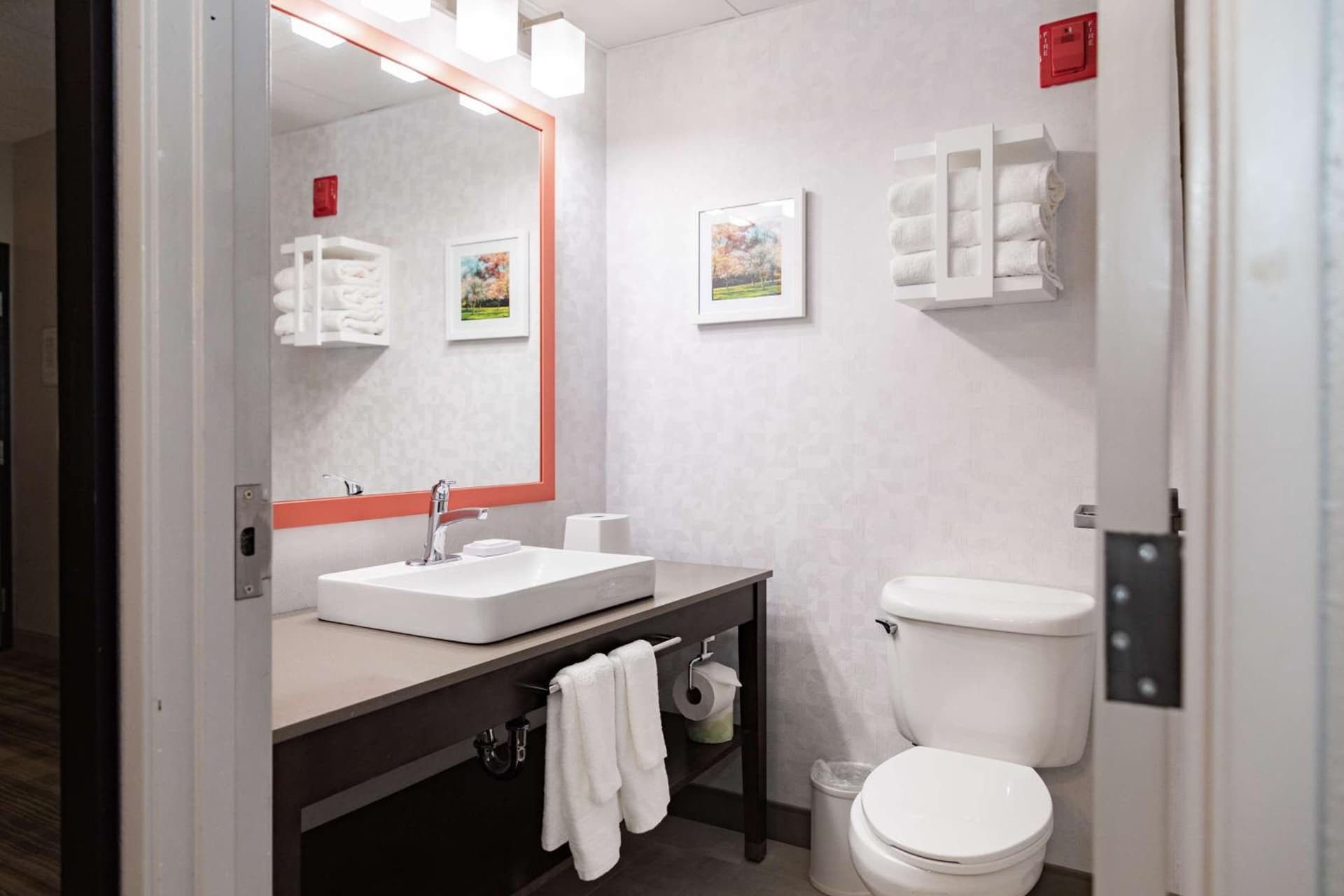 Hampton Inn & Suites By Hilton- Newark Airport Elizabeth gallery photo in Newark, NJ — image 6
