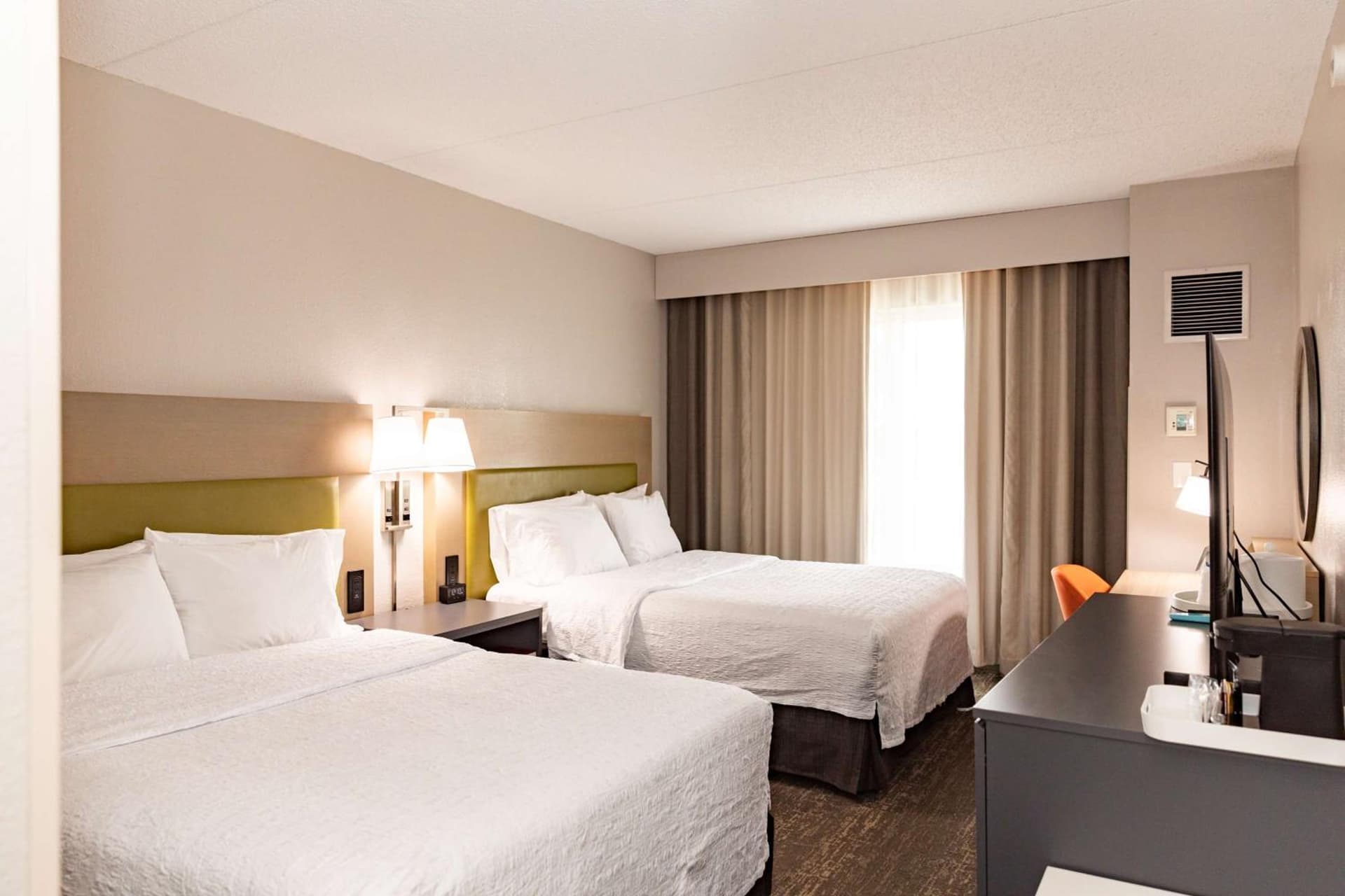 Hampton Inn & Suites By Hilton- Newark Airport Elizabeth gallery photo in Newark, NJ — image 30