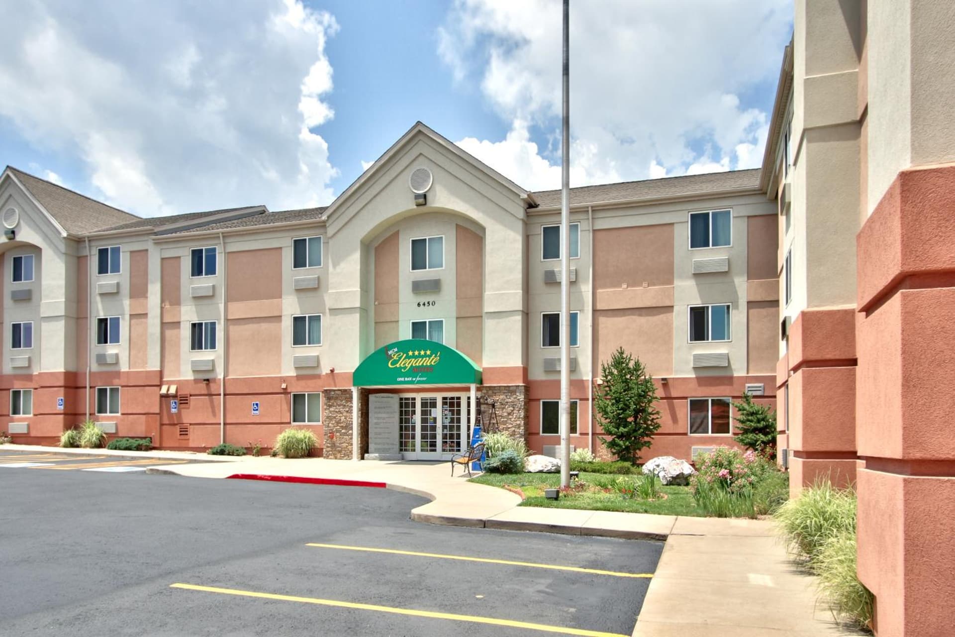 MCM Elegante Suites interior in Colorado Springs, CO — gallery photo 2