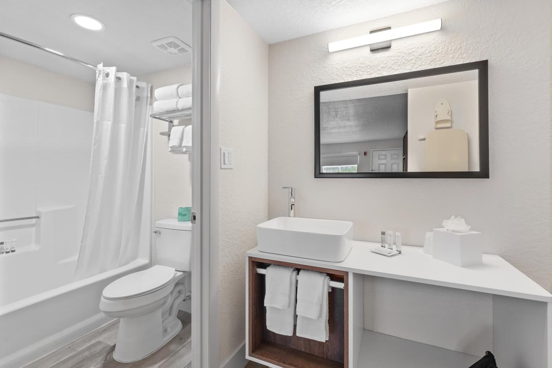 Howard Johnson by Wyndham Orlando Lake Buena Vista South gallery photo in Kissimmee, FL — image 25
