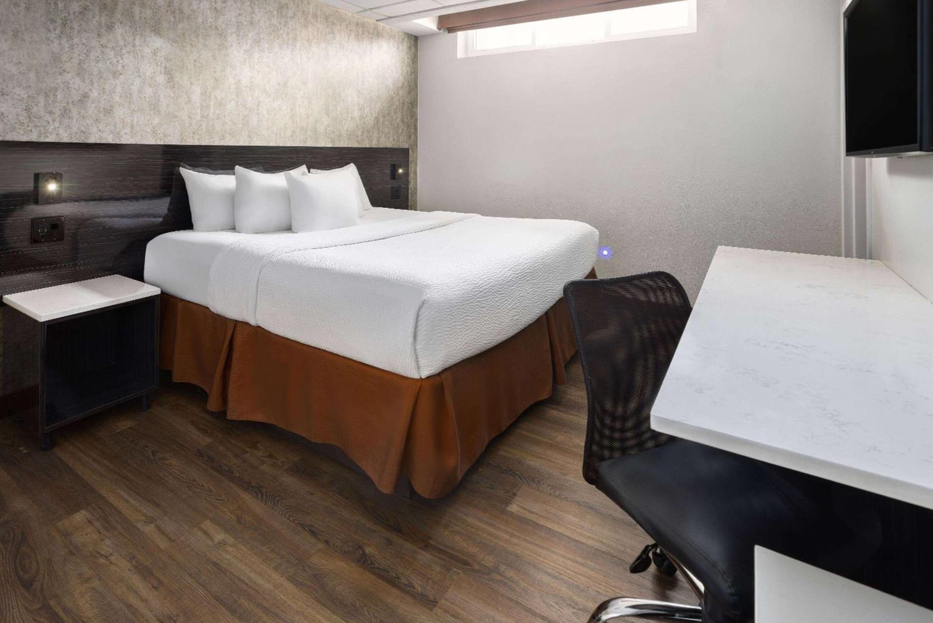 Ramada by Wyndham Bronx interior in Bronx, NY — gallery photo 2