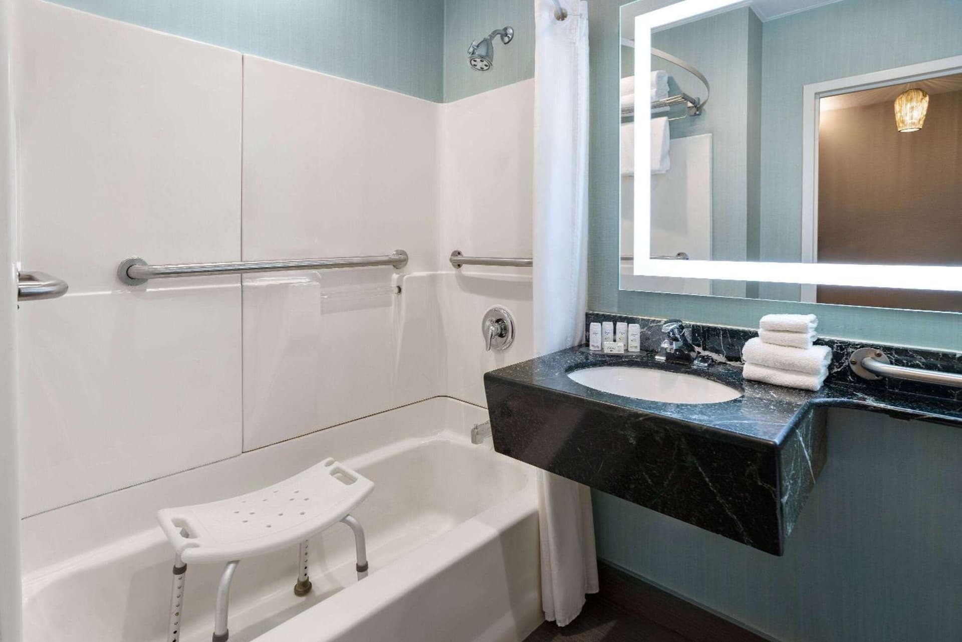 Ramada by Wyndham Bronx gallery photo in Bronx, NY — image 5