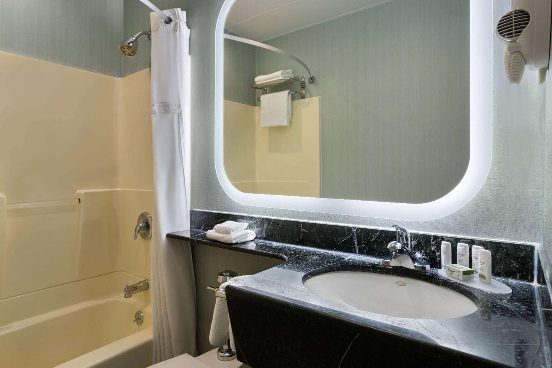 Ramada by Wyndham Bronx gallery photo in Bronx, NY — image 27
