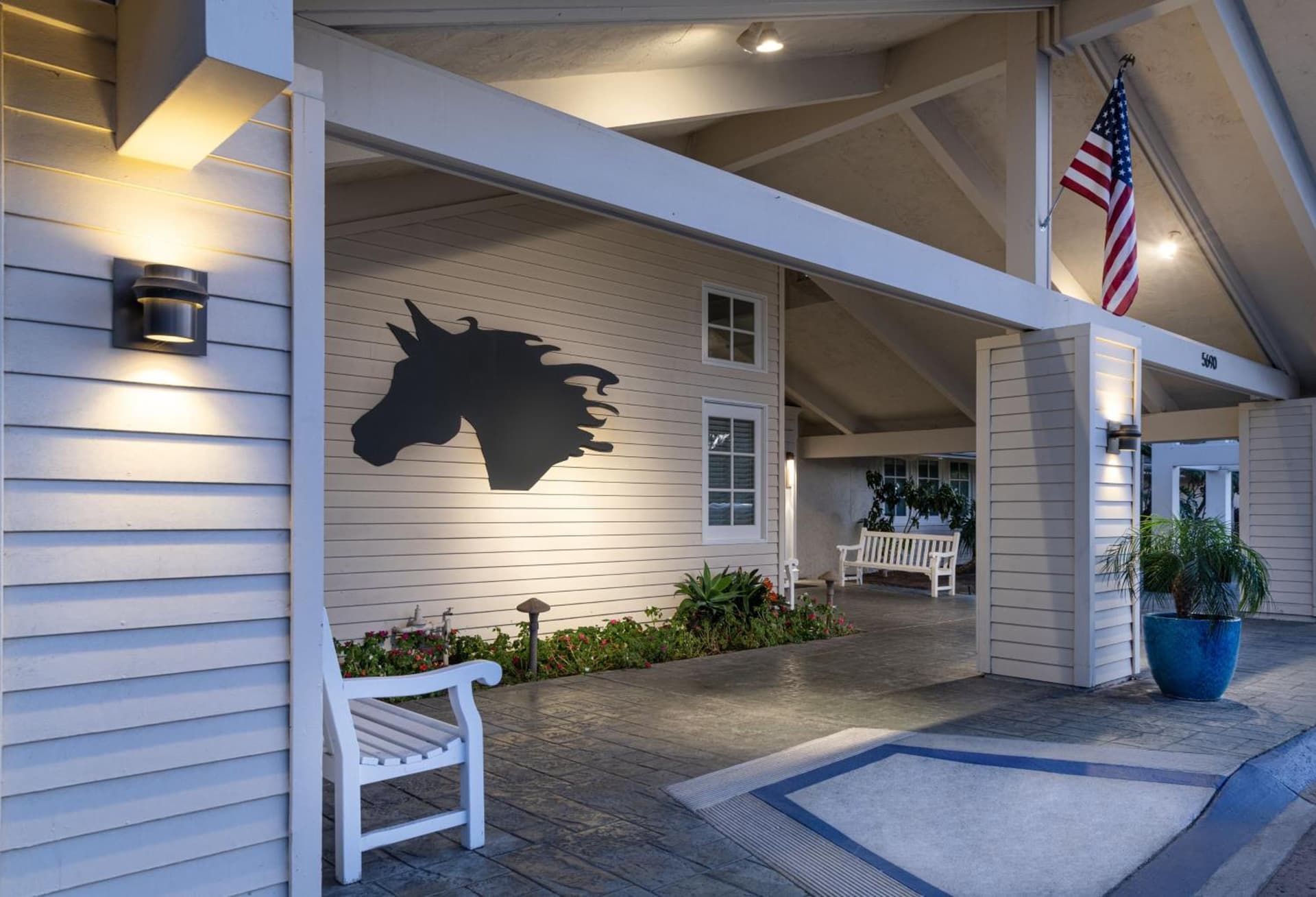 Guesthouse Hotel at La Valle interior in Rancho Santa Fe, CA — gallery photo 2
