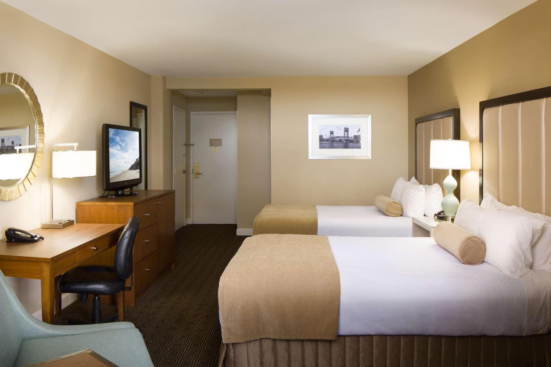 DoubleTree by Hilton Hotel Jacksonville Riverfront property views in Jacksonville, FL — gallery photo 3
