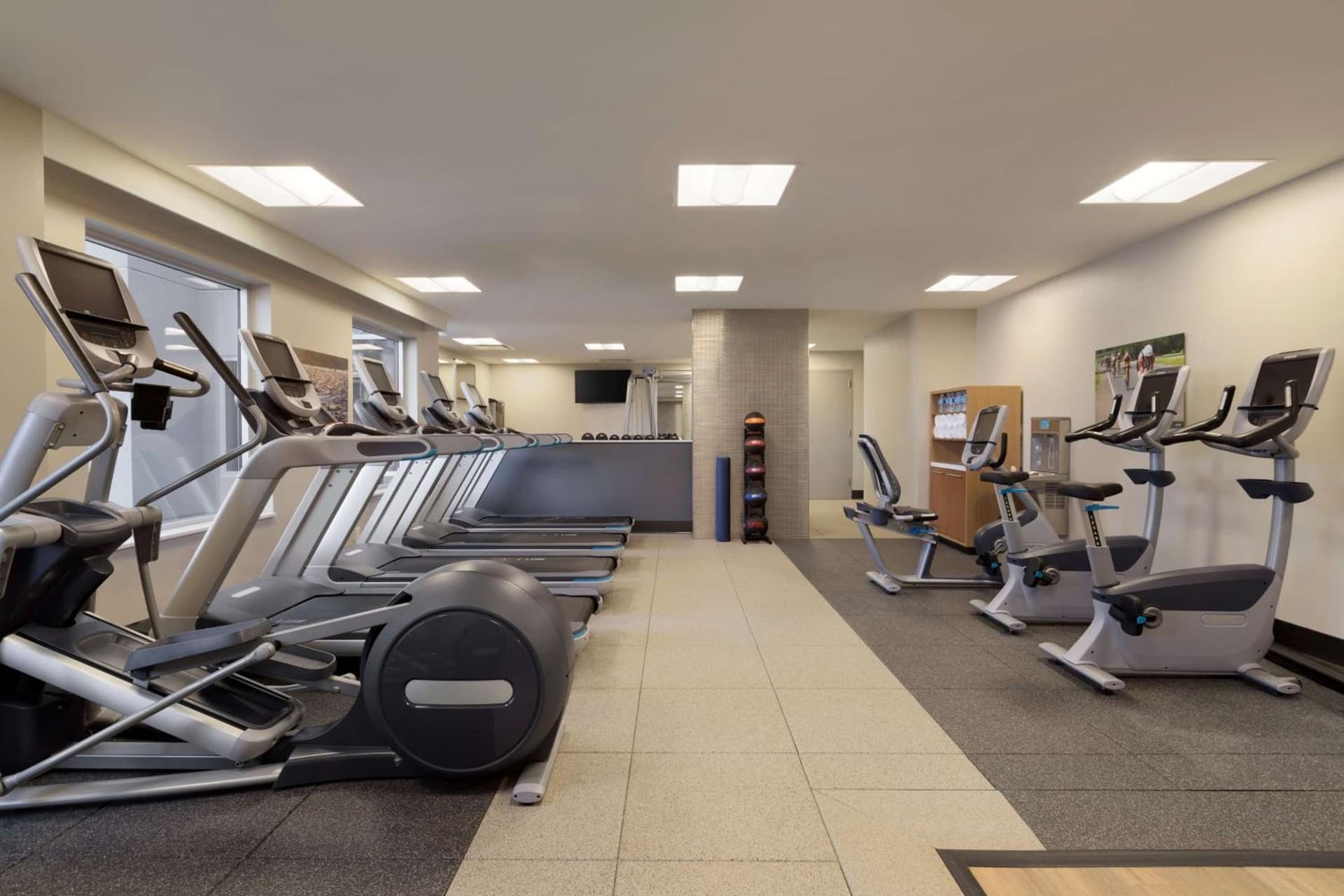 Embassy Suites by Hilton The Woodlands gallery photo in The Woodlands, TX — image 14