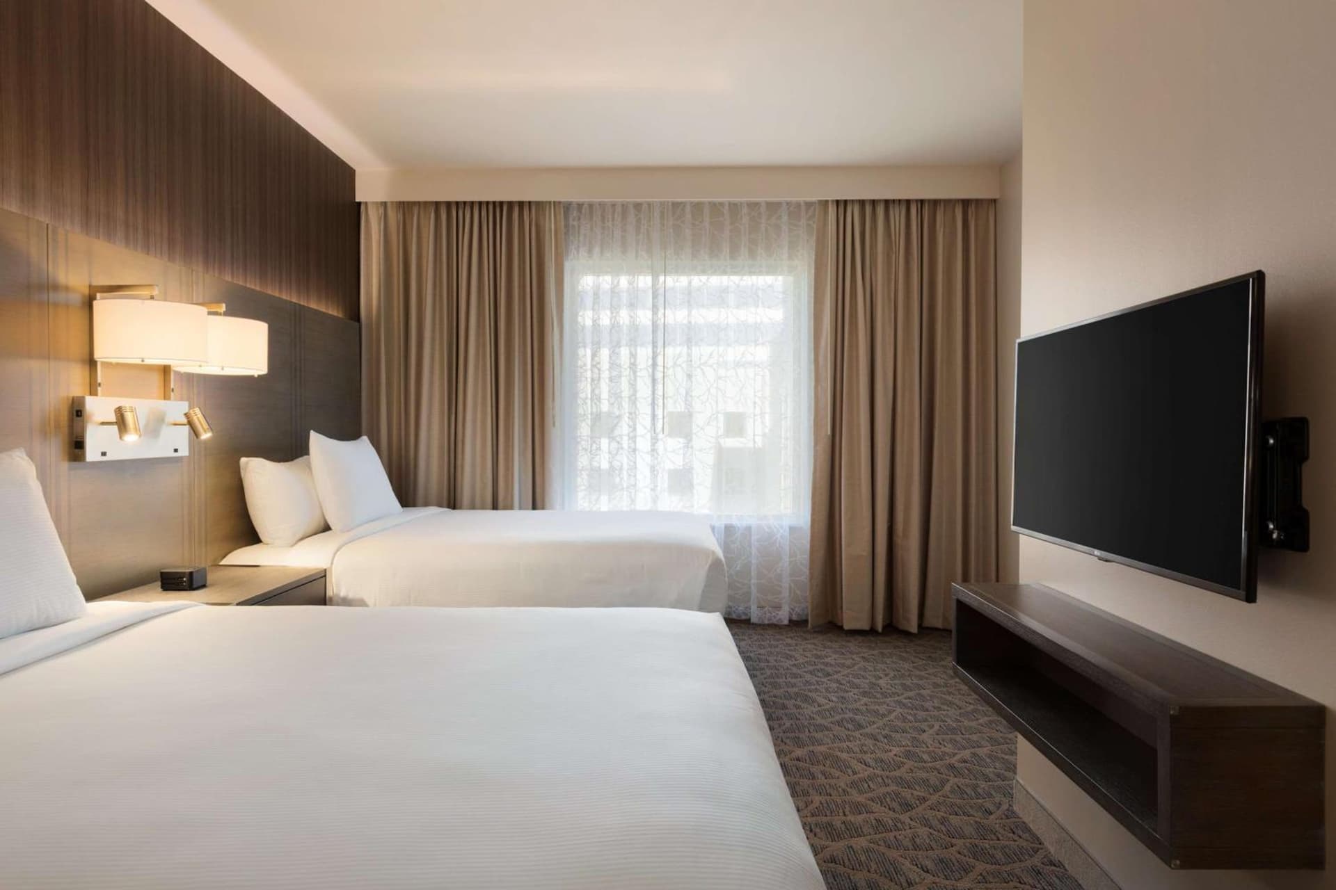 Embassy Suites by Hilton The Woodlands gallery photo in The Woodlands, TX — image 6