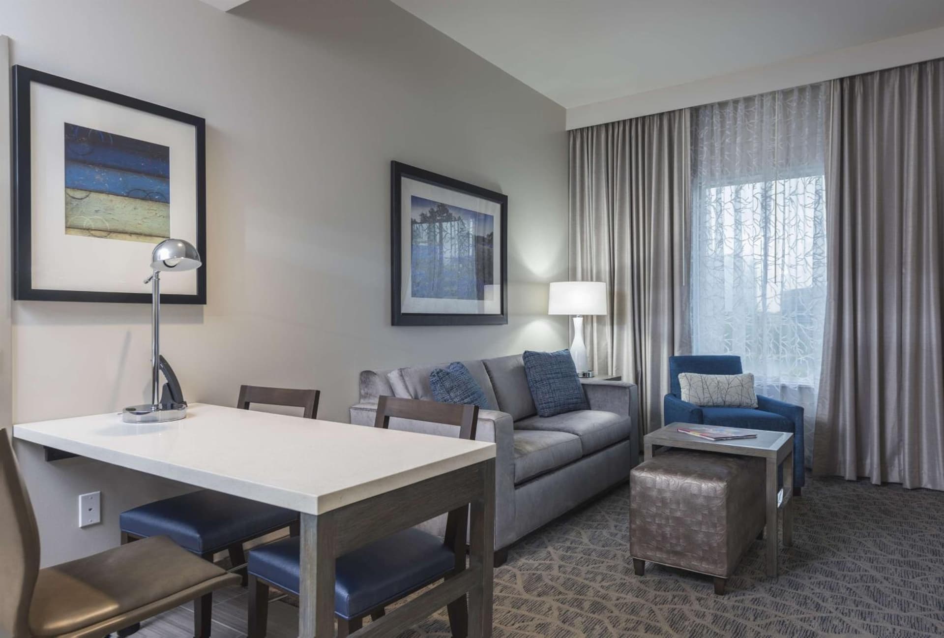 Embassy Suites by Hilton The Woodlands gallery photo in The Woodlands, TX — image 7