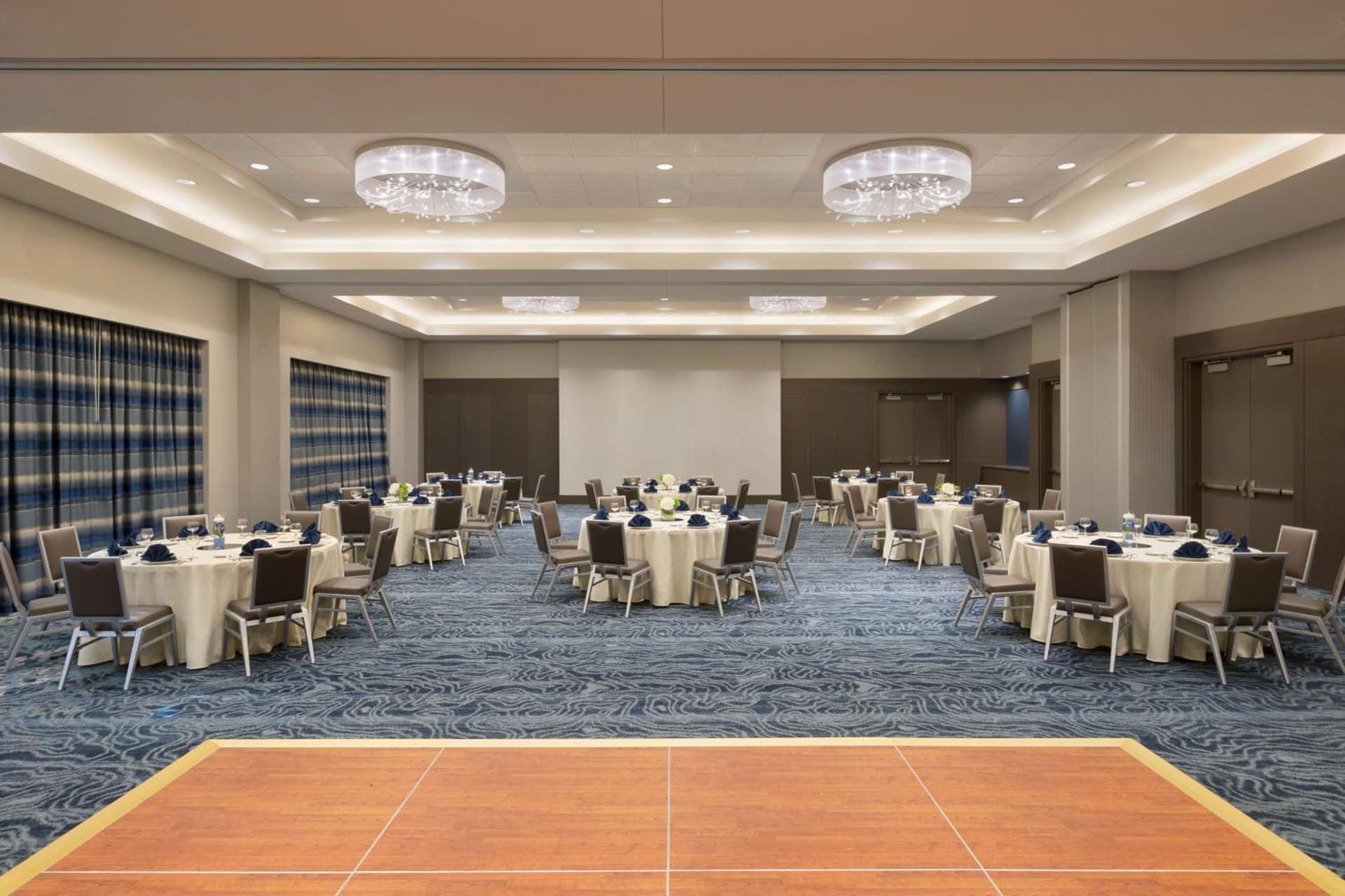 Embassy Suites by Hilton The Woodlands gallery photo in The Woodlands, TX — image 31