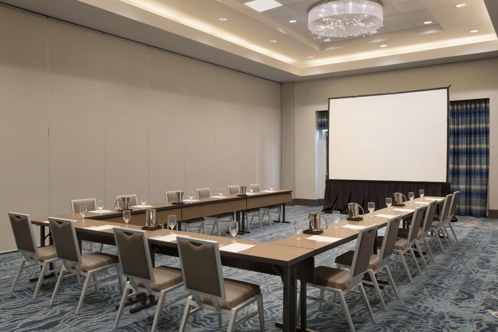 Embassy Suites by Hilton The Woodlands gallery photo in The Woodlands, TX — image 11
