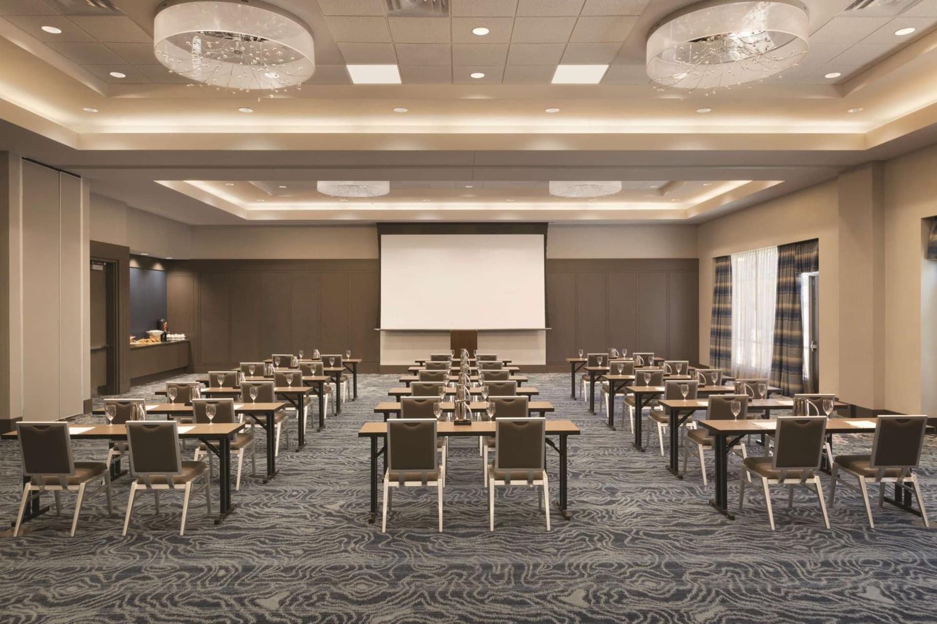 Embassy Suites by Hilton The Woodlands gallery photo in The Woodlands, TX — image 34