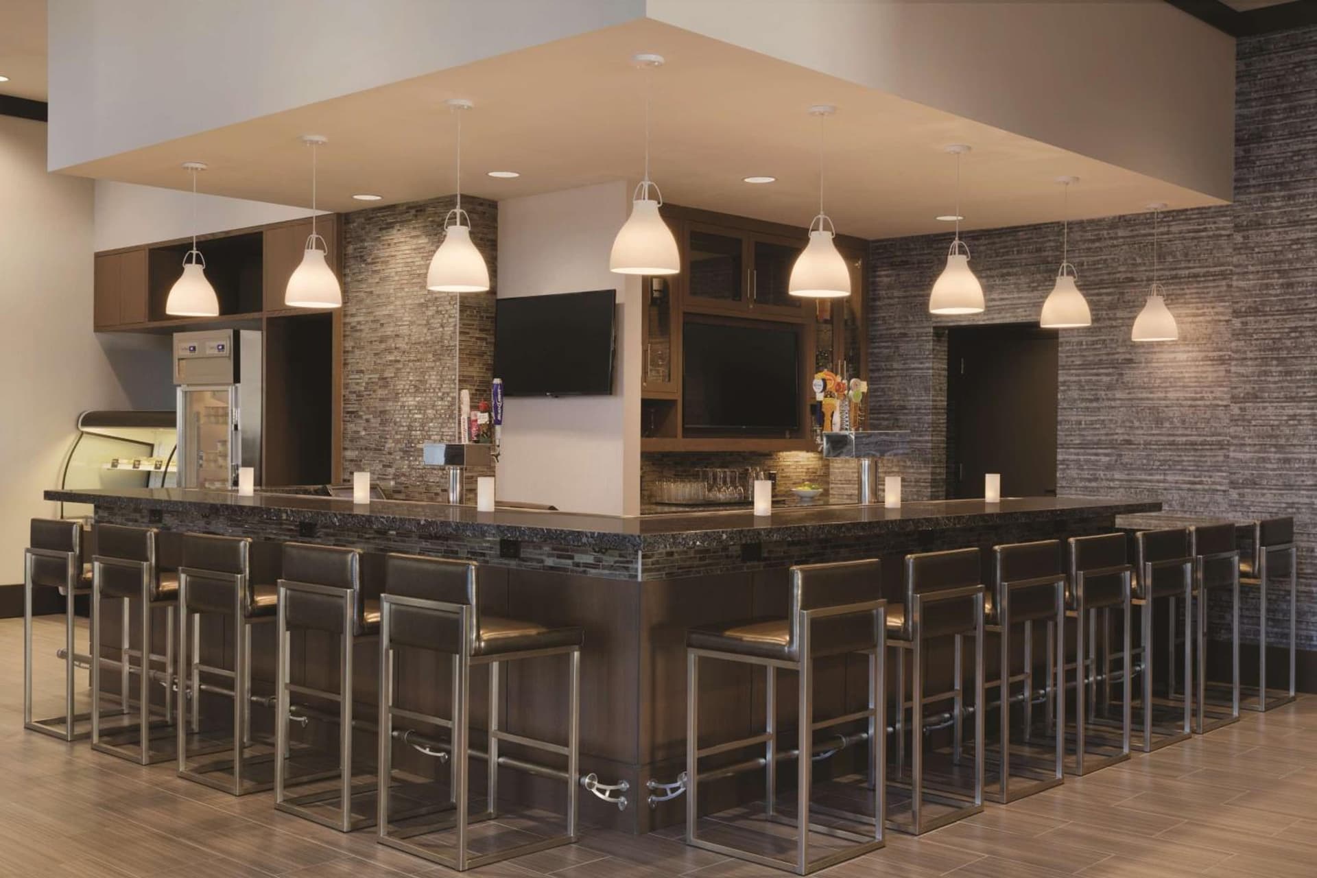 Embassy Suites by Hilton The Woodlands gallery photo in The Woodlands, TX — image 9