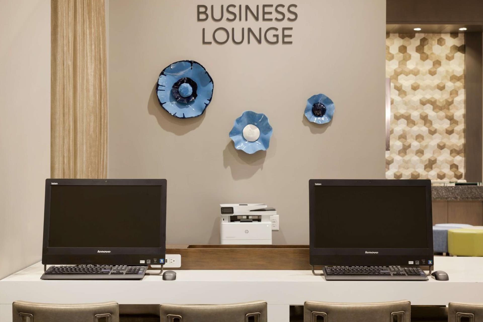 Embassy Suites by Hilton The Woodlands gallery photo in The Woodlands, TX — image 13