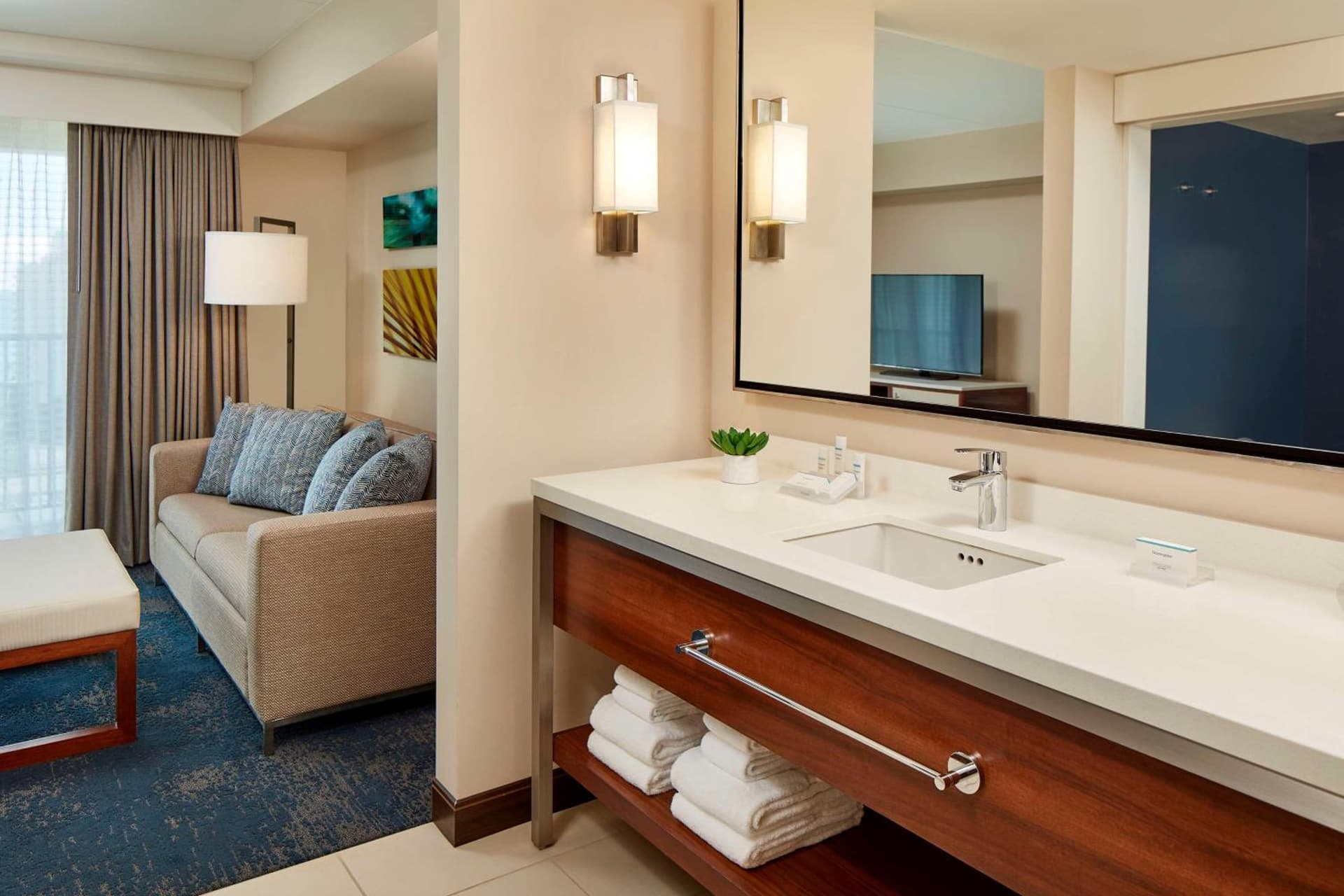 Hilton Garden Inn Waikiki Beach gallery photo in Honolulu, HI — image 22
