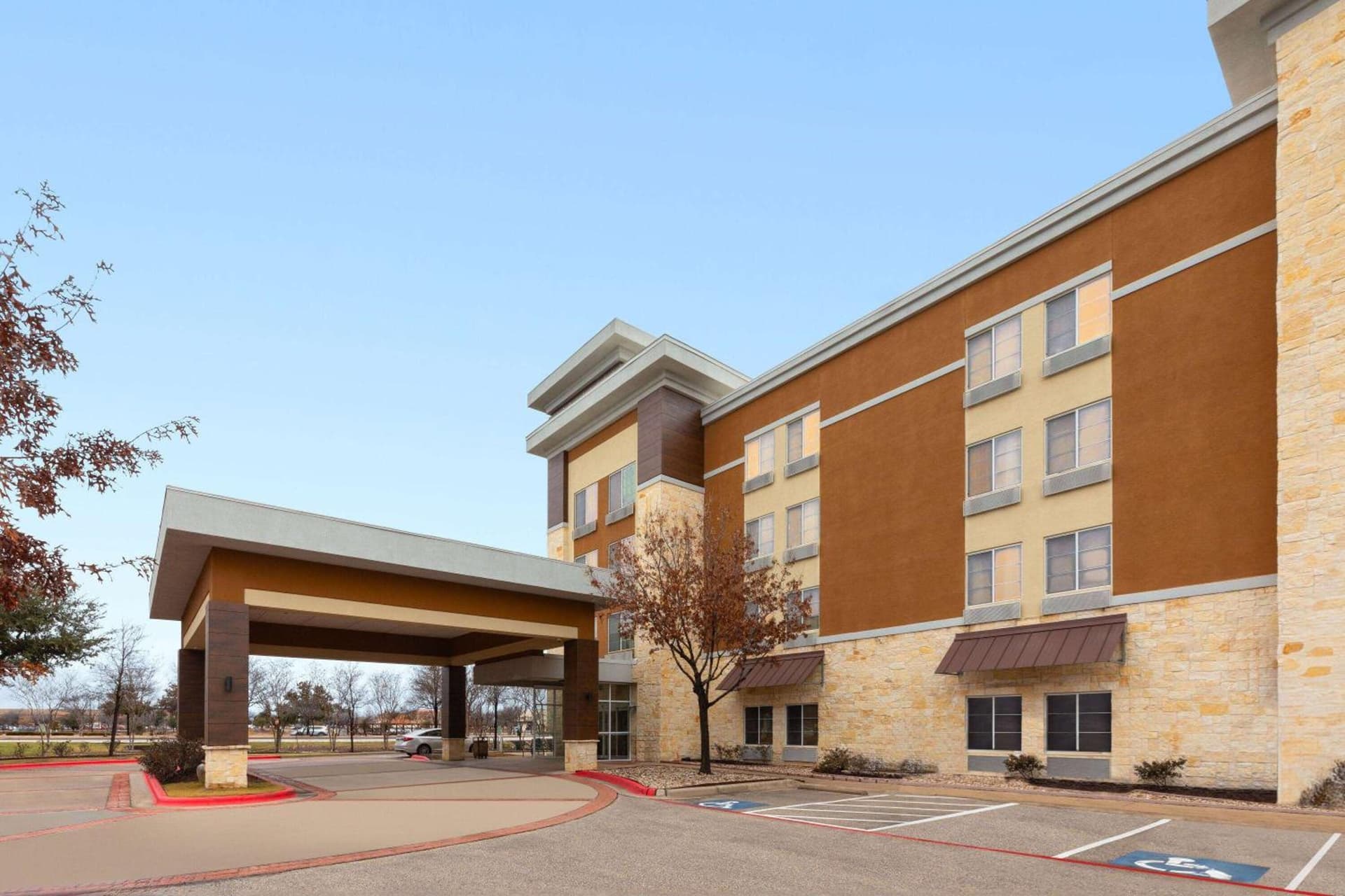 La Quinta by Wyndham Austin - Cedar Park interior in Cedar Park, TX — gallery photo 2