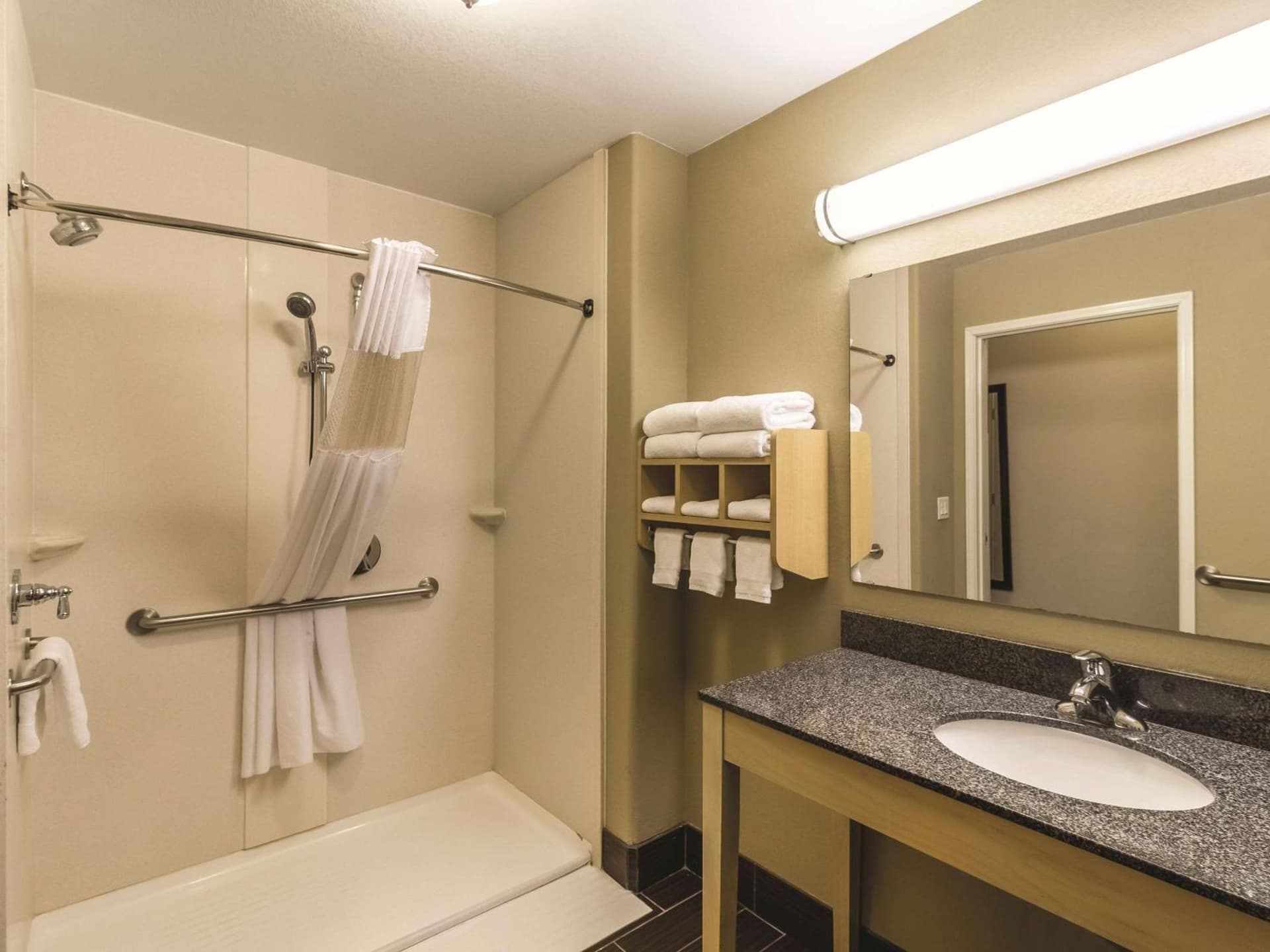 La Quinta by Wyndham Fargo-Medical Center gallery photo in Fargo, ND — image 8