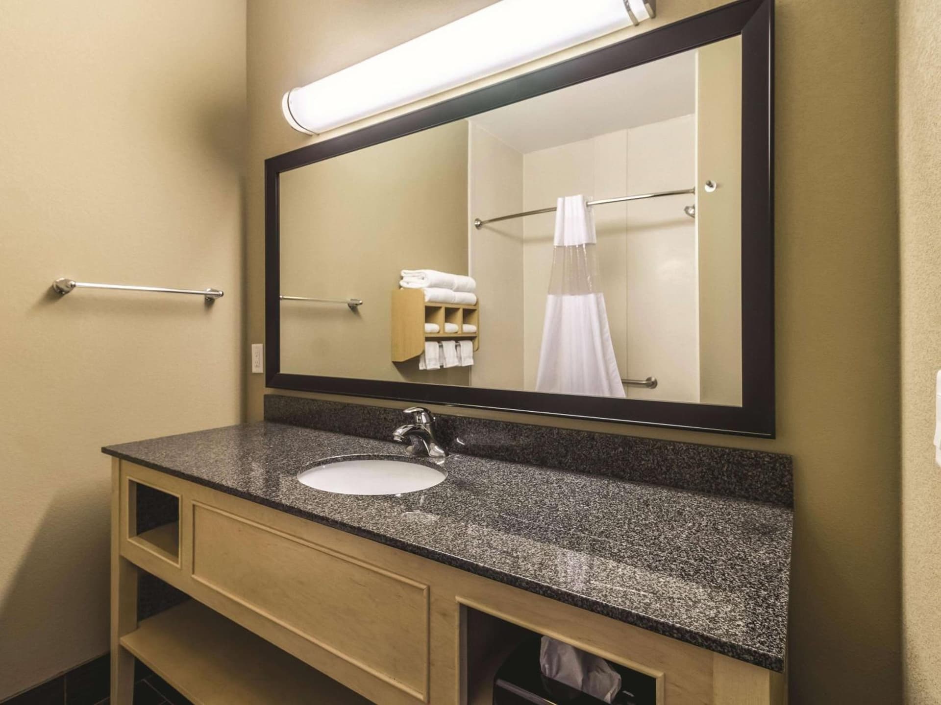 La Quinta by Wyndham Fargo-Medical Center gallery photo in Fargo, ND — image 10