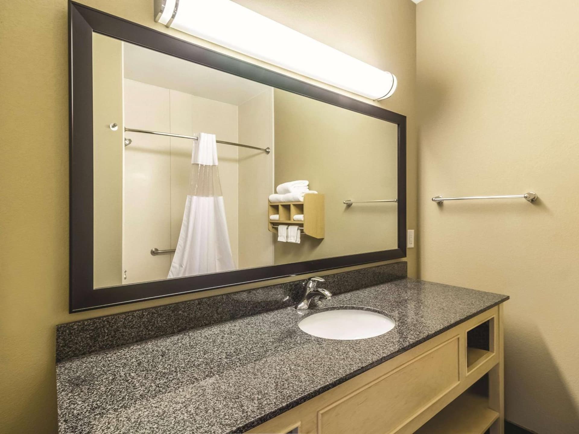 La Quinta by Wyndham Fargo-Medical Center gallery photo in Fargo, ND — image 26