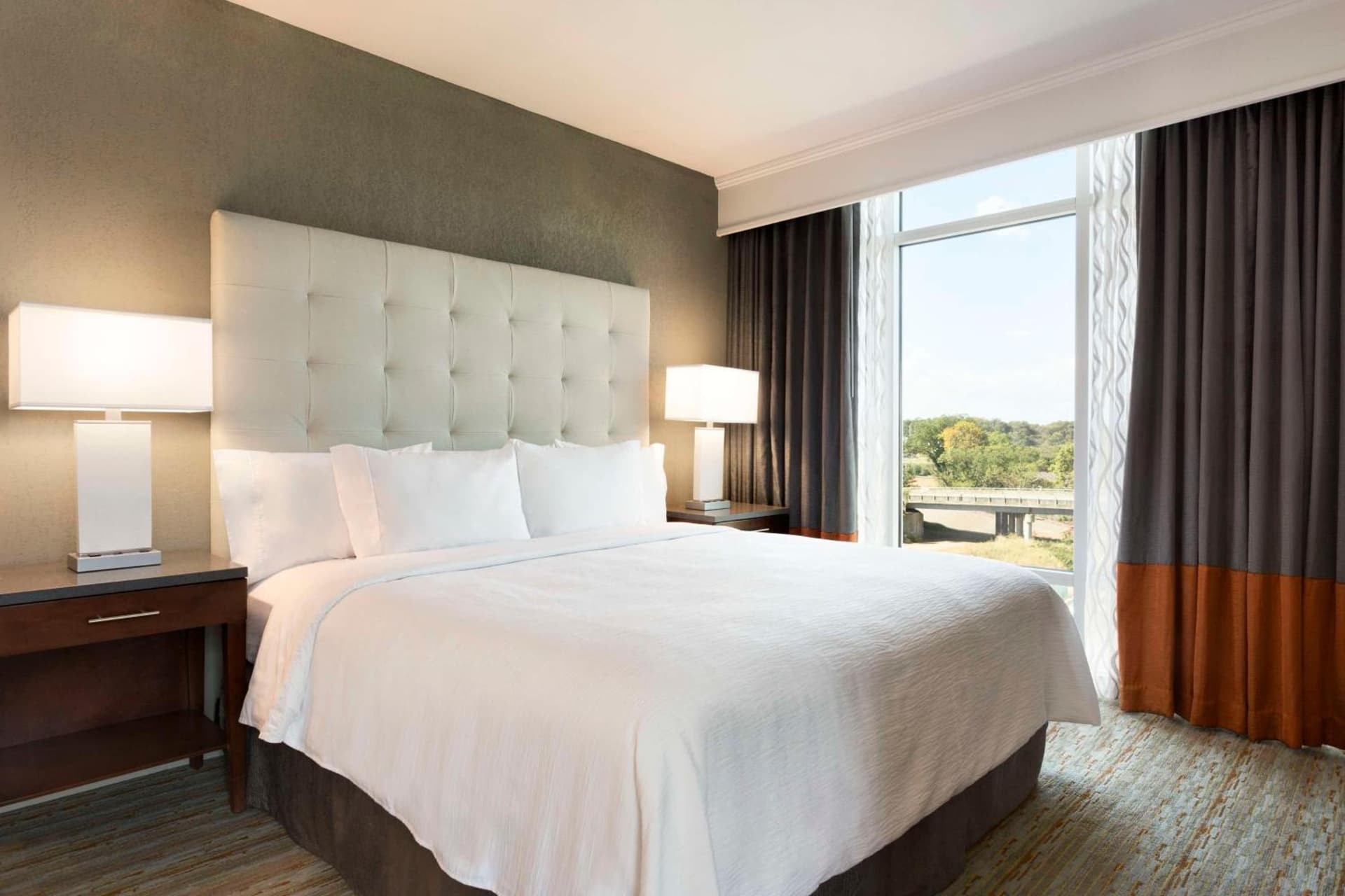 Embassy Suites by Hilton Greenville Downtown Riverplace gallery photo in Greenville, SC — image 5