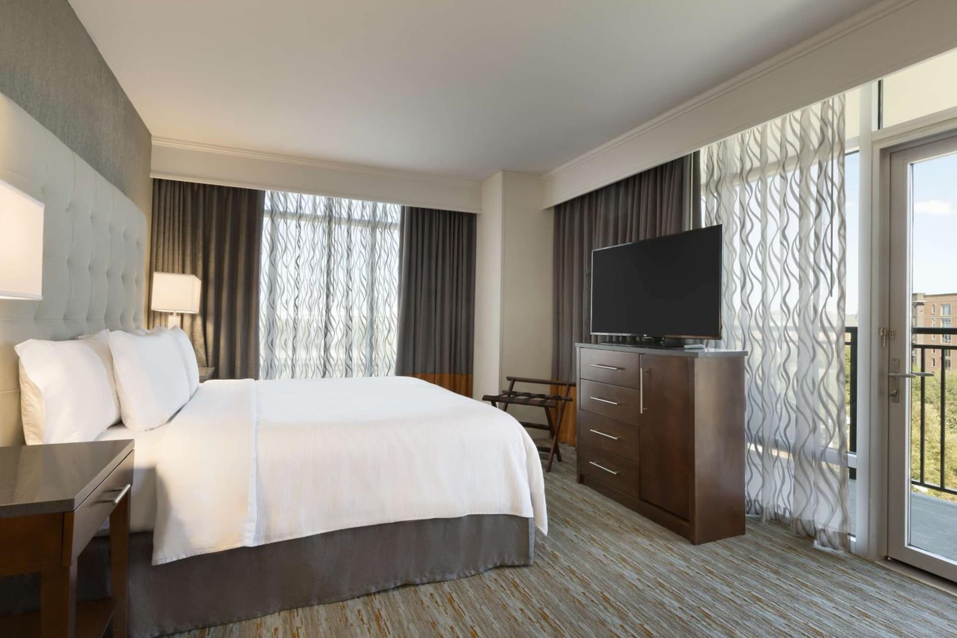 Embassy Suites by Hilton Greenville Downtown Riverplace gallery photo in Greenville, SC — image 25