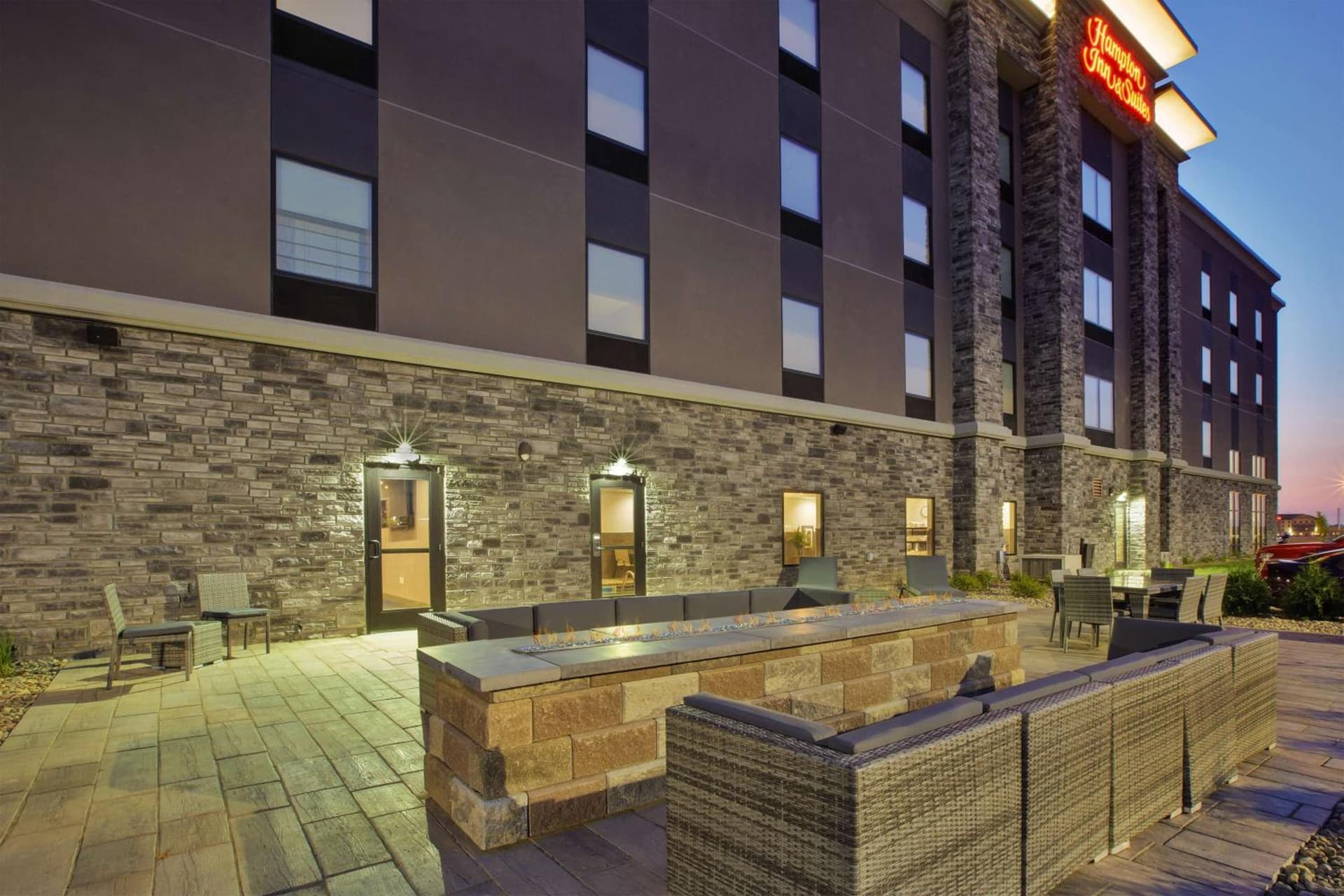 Hampton Inn & Suites By Hilton, Southwest Sioux Falls interior in Sioux Falls, SD — gallery photo 2