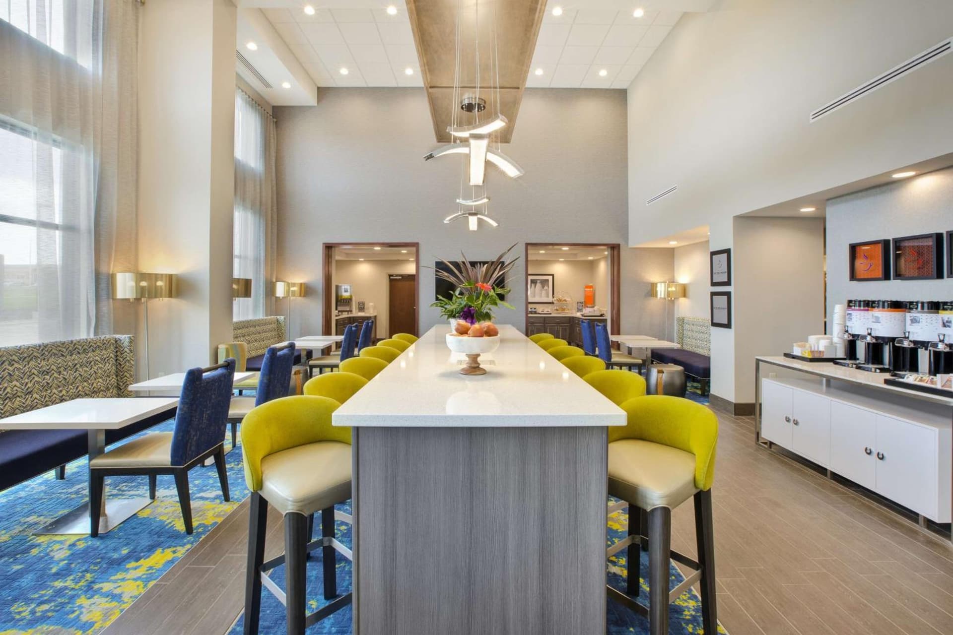 Hampton Inn & Suites By Hilton, Southwest Sioux Falls property views in Sioux Falls, SD — gallery photo 3