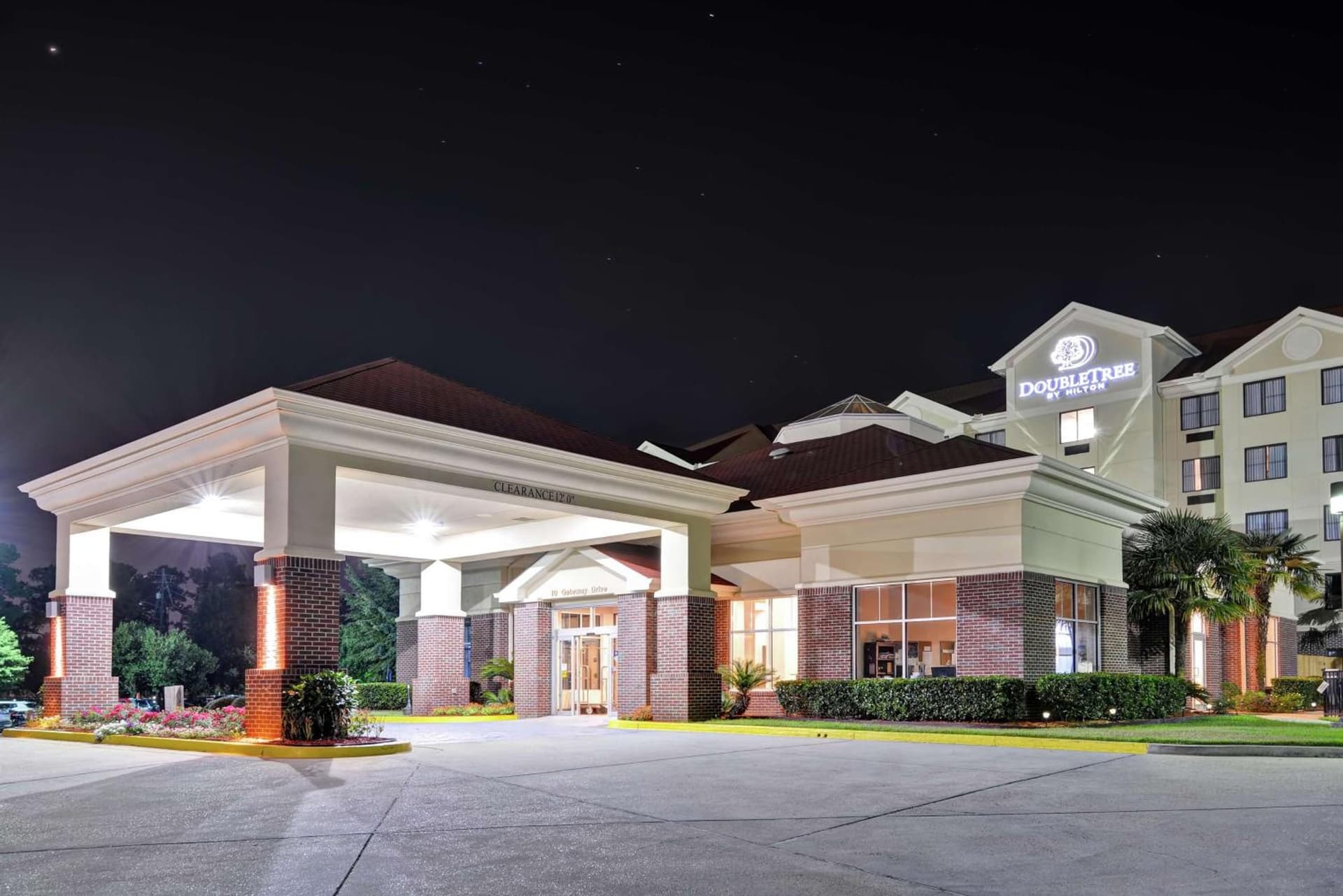 DoubleTree by Hilton Hattiesburg, MS interior in Hattiesburg, MS — gallery photo 2