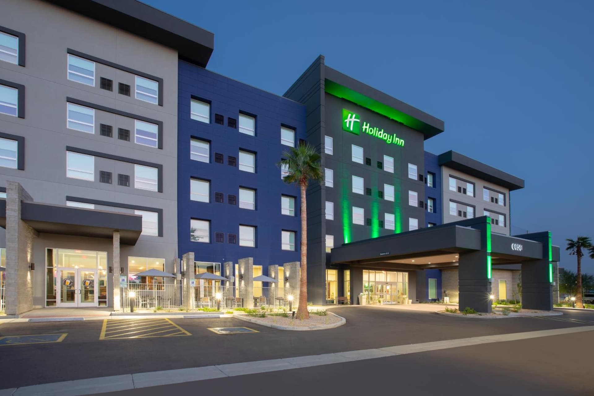 Holiday Inn Glendale - Stadium & Ent Dist by IHG gallery photo in Glendale, AZ — image 10