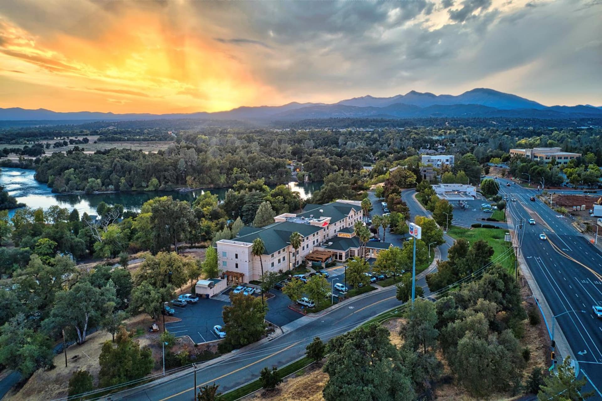 Hilton Garden Inn Redding featured exterior or lobby in Redding, CA — similar hotel