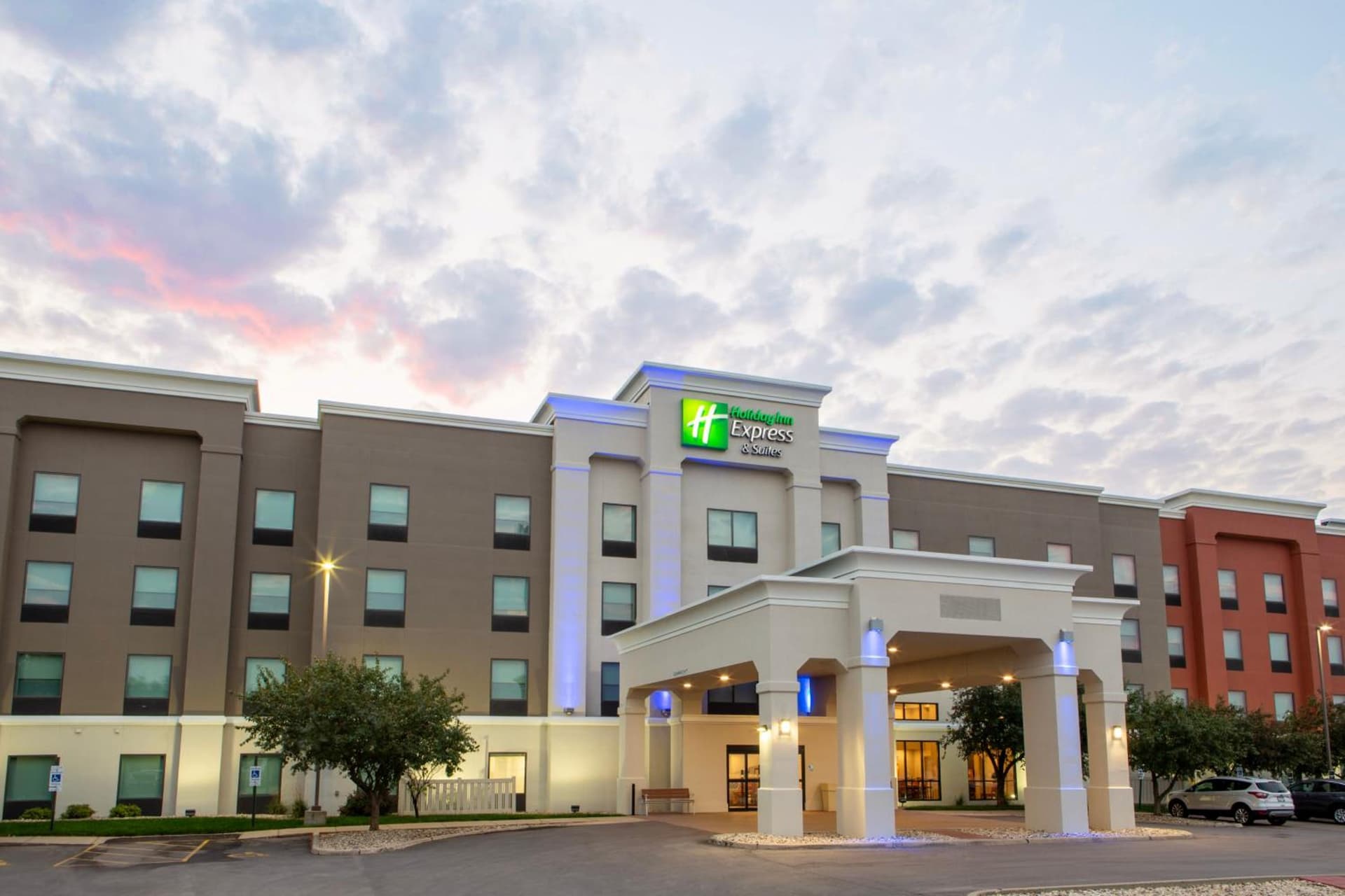 Holiday Inn Express & Suites Sioux City-South by IHG interior in Sioux City, IA — gallery photo 2
