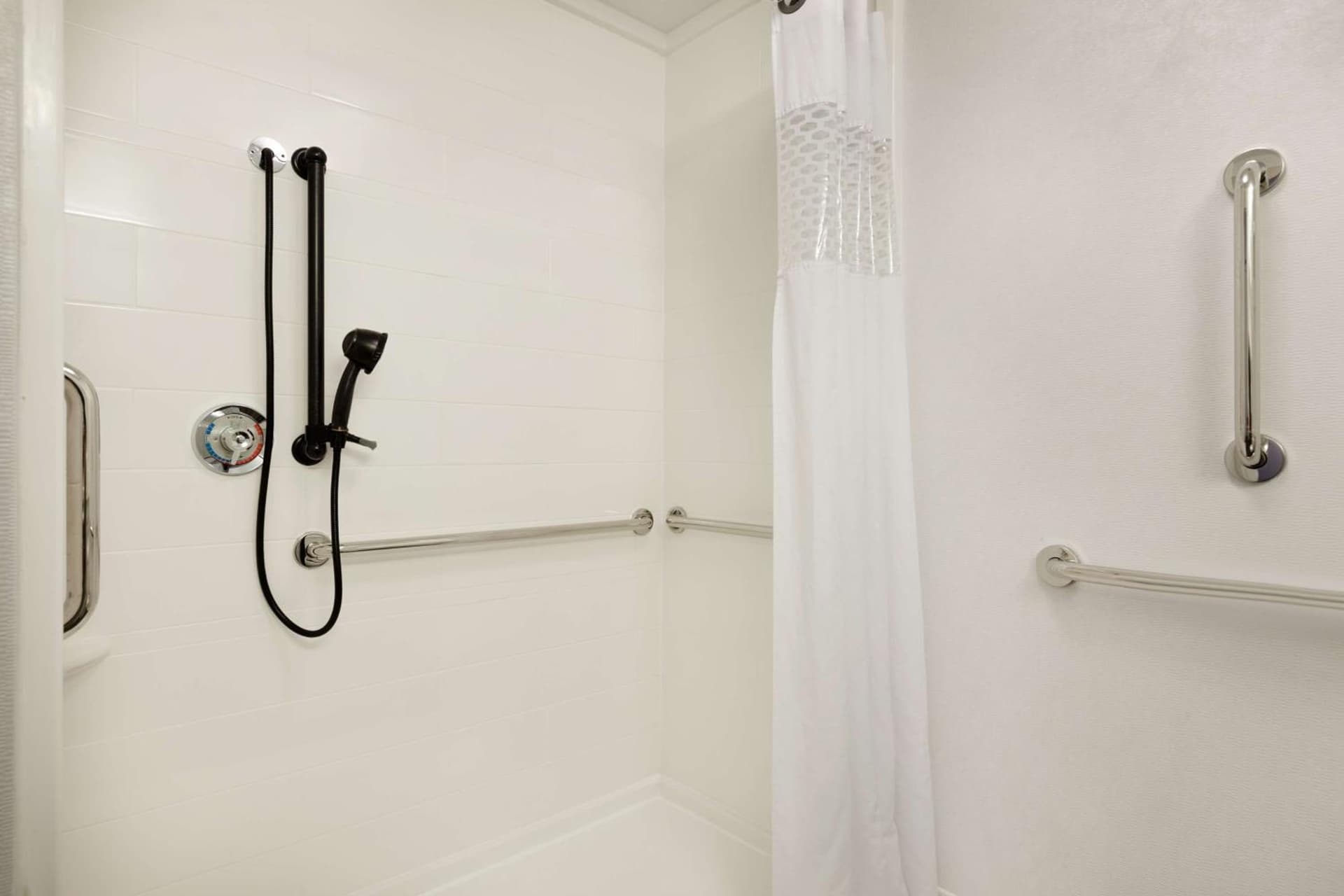 Hampton Inn Denville-Rockaway-Parsippany interior in Denville, NJ — gallery photo 2
