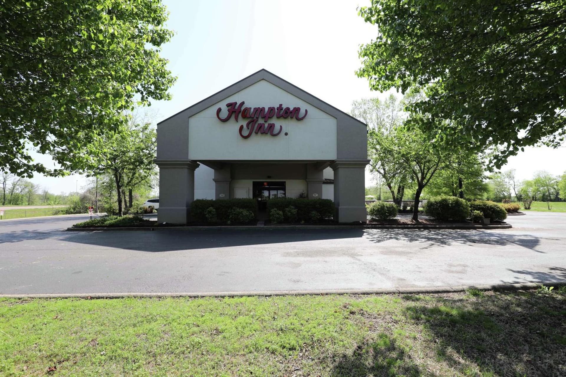 Hampton Inn Dyersburg interior in Dyersburg, TN — gallery photo 2