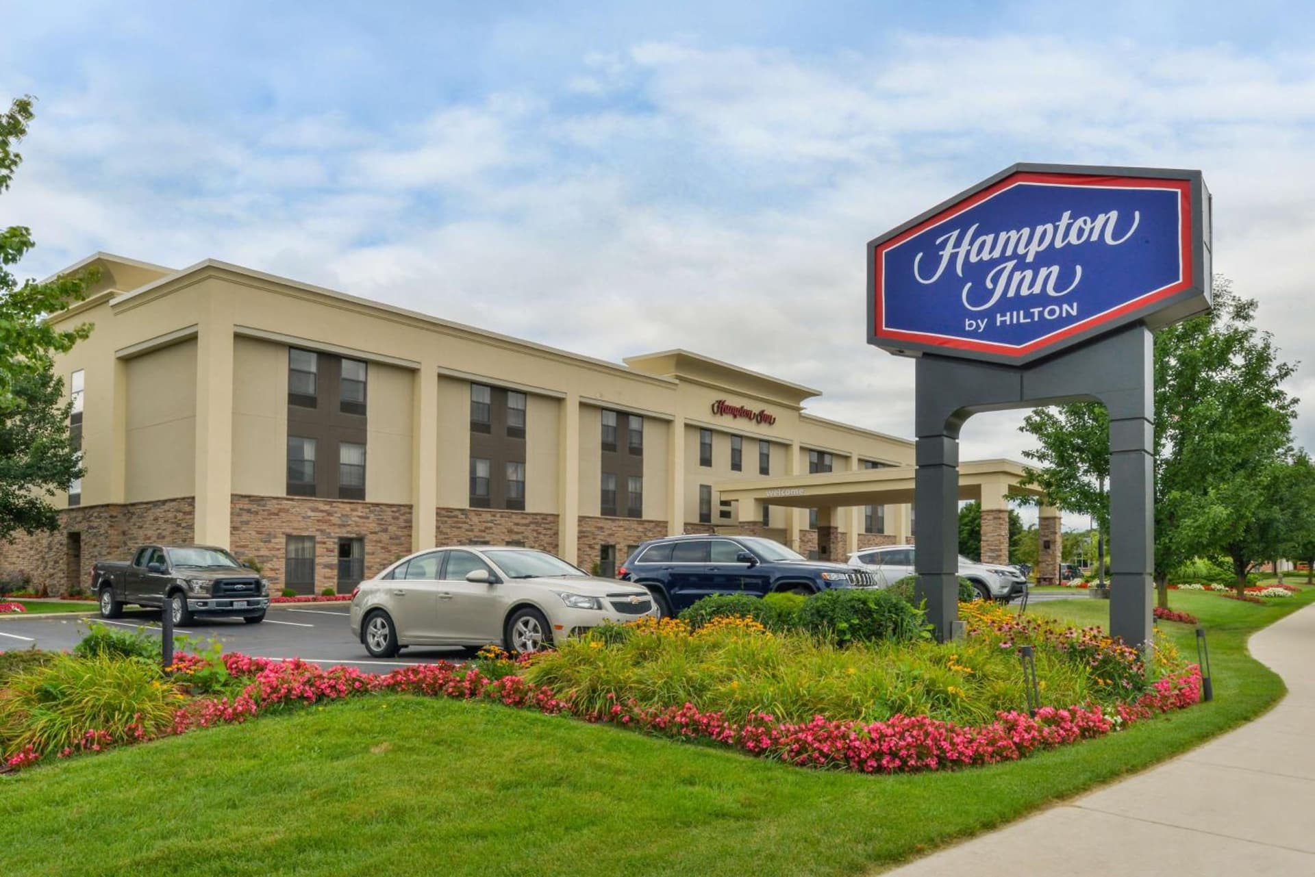 Hampton Inn Elkhart featured exterior or lobby in Elkhart, IN — similar hotel