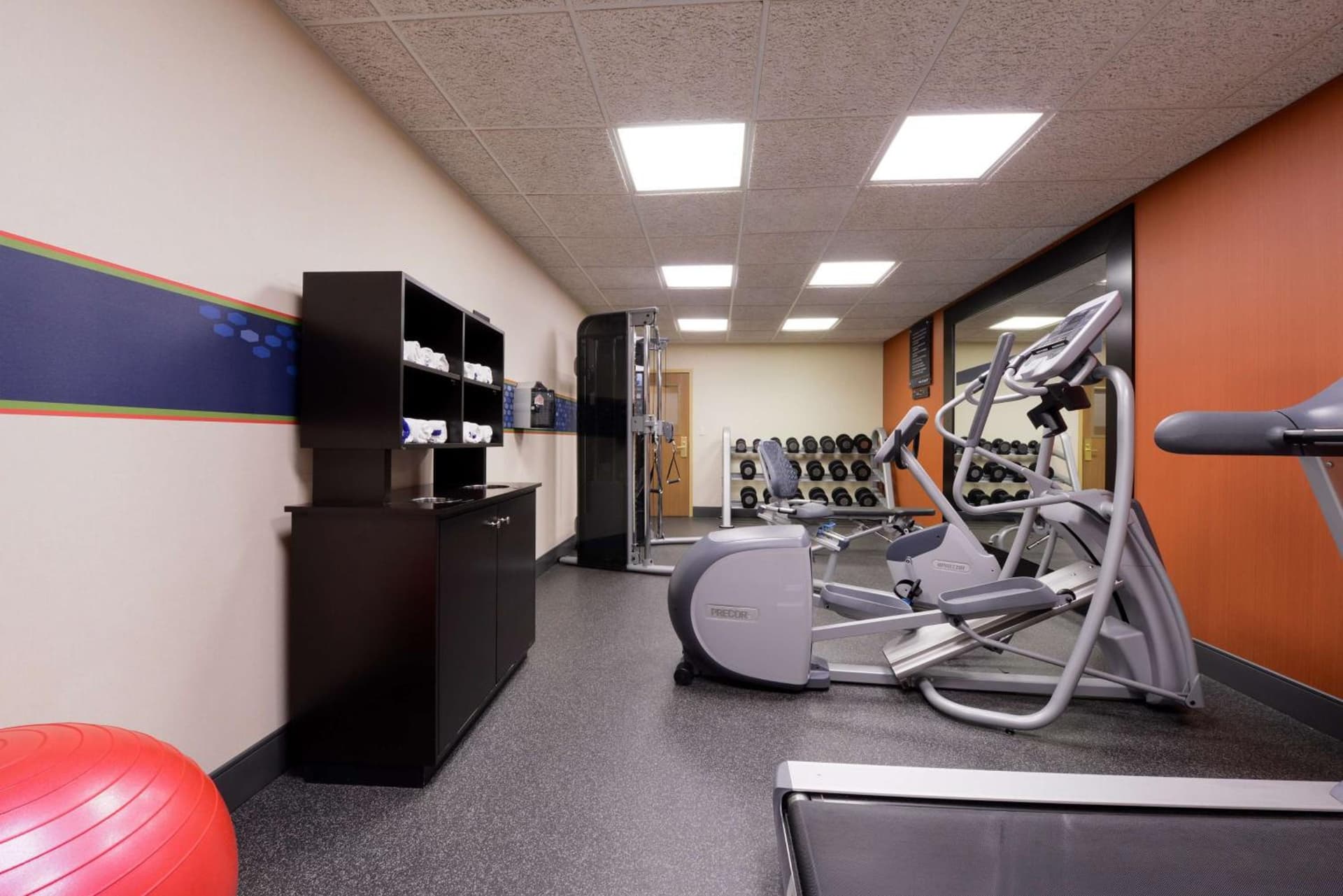 Hampton Inn Elkhart gallery photo in Elkhart, IN — image 35