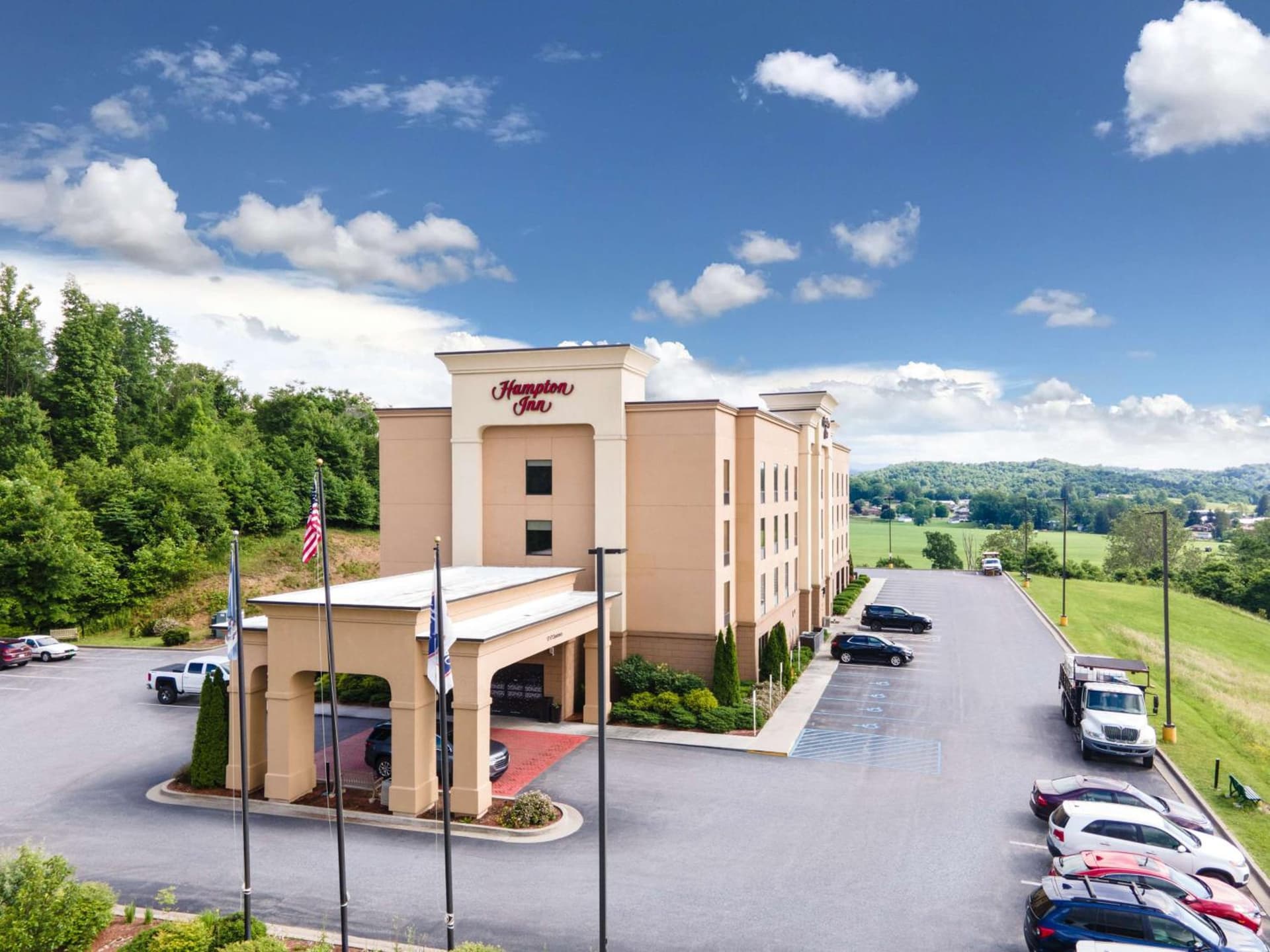 Hampton Inn Elkins interior in Elkins, WV — gallery photo 2