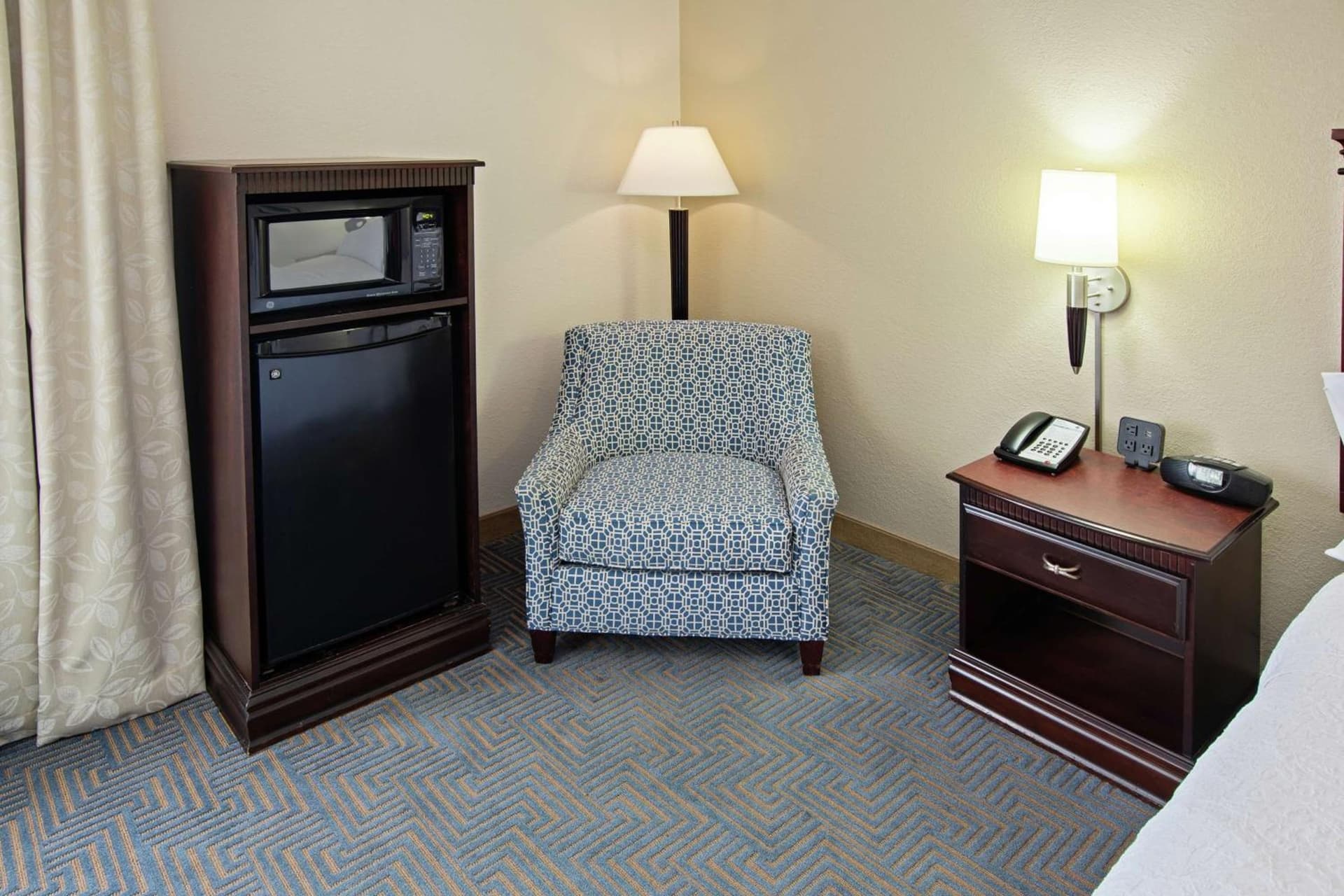 Hampton Inn Elizabethtown interior in Elizabethtown, KY — gallery photo 2
