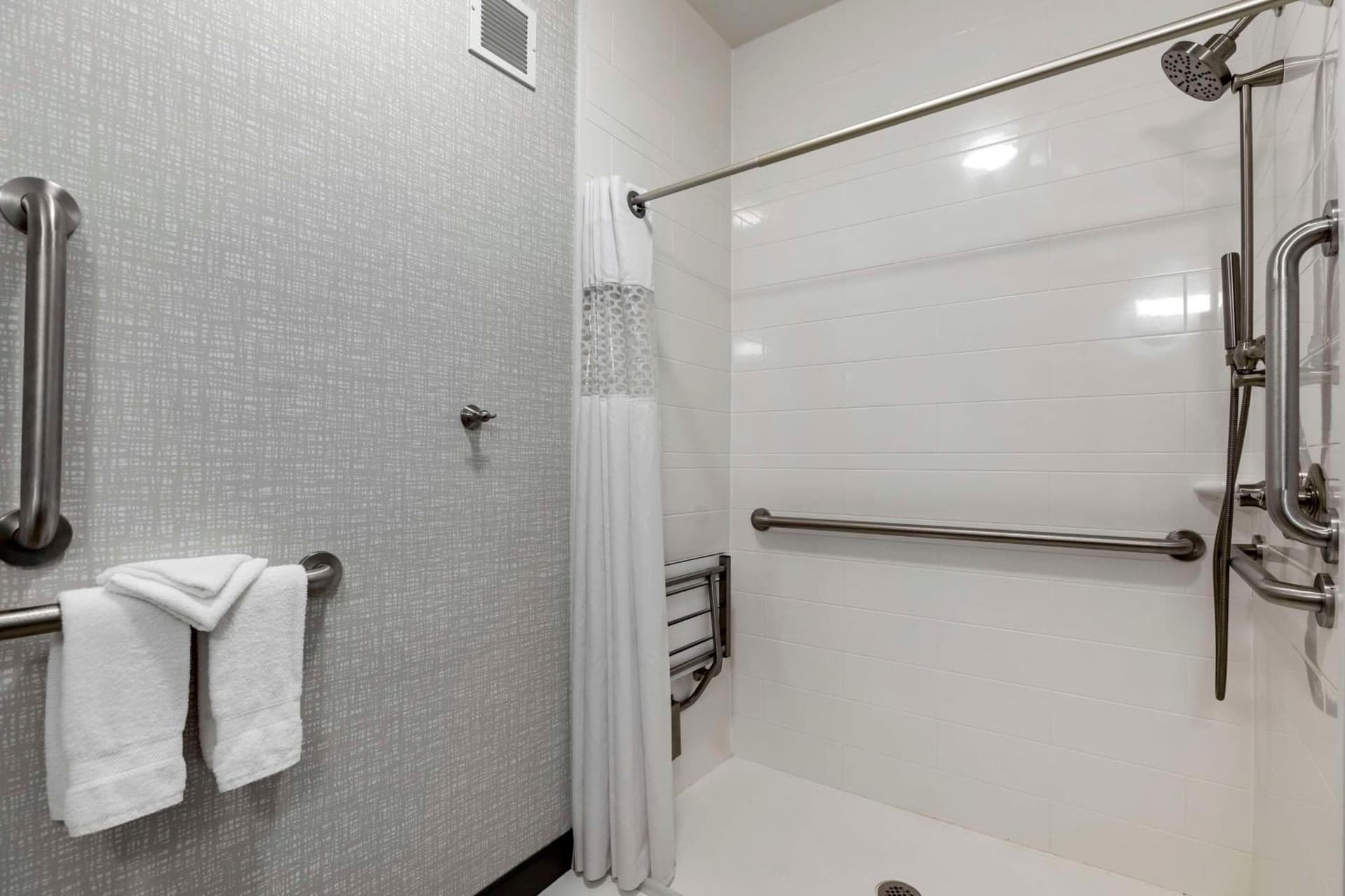 Hampton Inn Fort Collins gallery photo in Fort Collins, CO — image 5