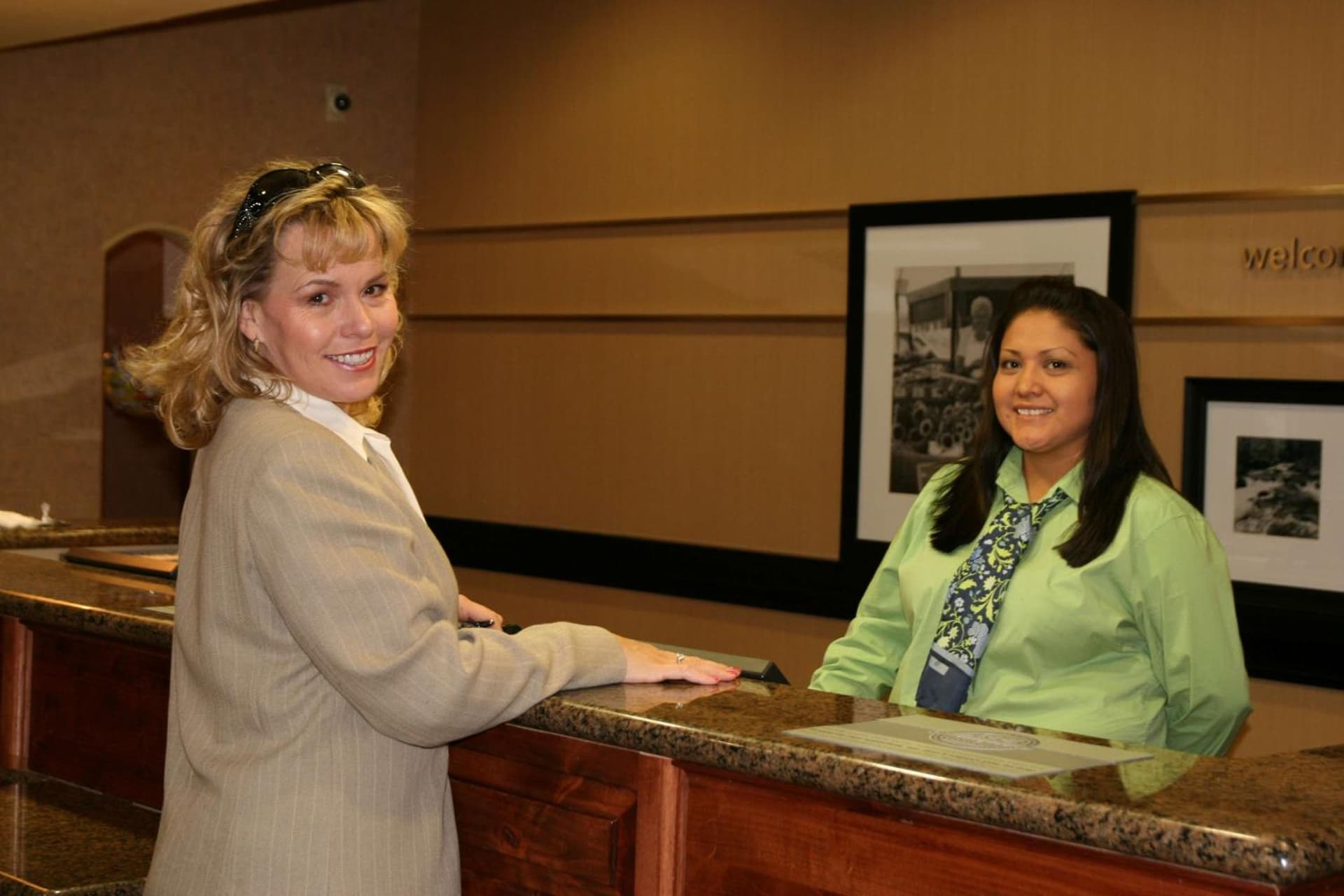 Hampton Inn & Suites Farmington interior in Farmington, NM — gallery photo 2