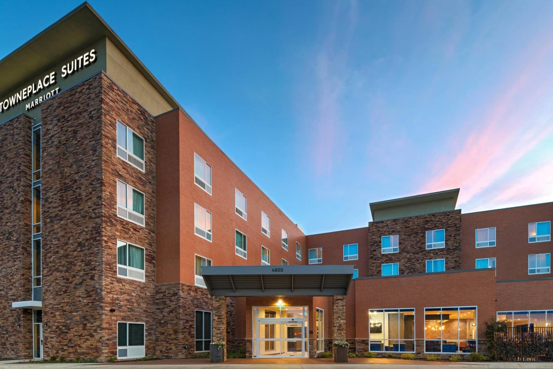 TownePlace Suites by Marriott Dallas DFW Airport North/Irving interior in Irving, TX — gallery photo 2