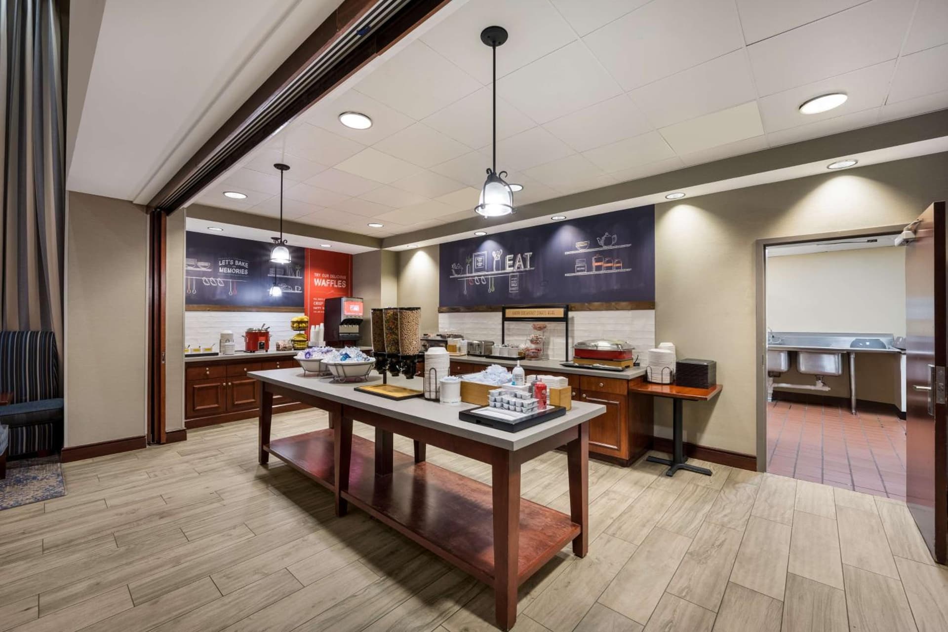 Hampton Inn and Suites Fredericksburg gallery photo in Fredericksburg, VA — image 4