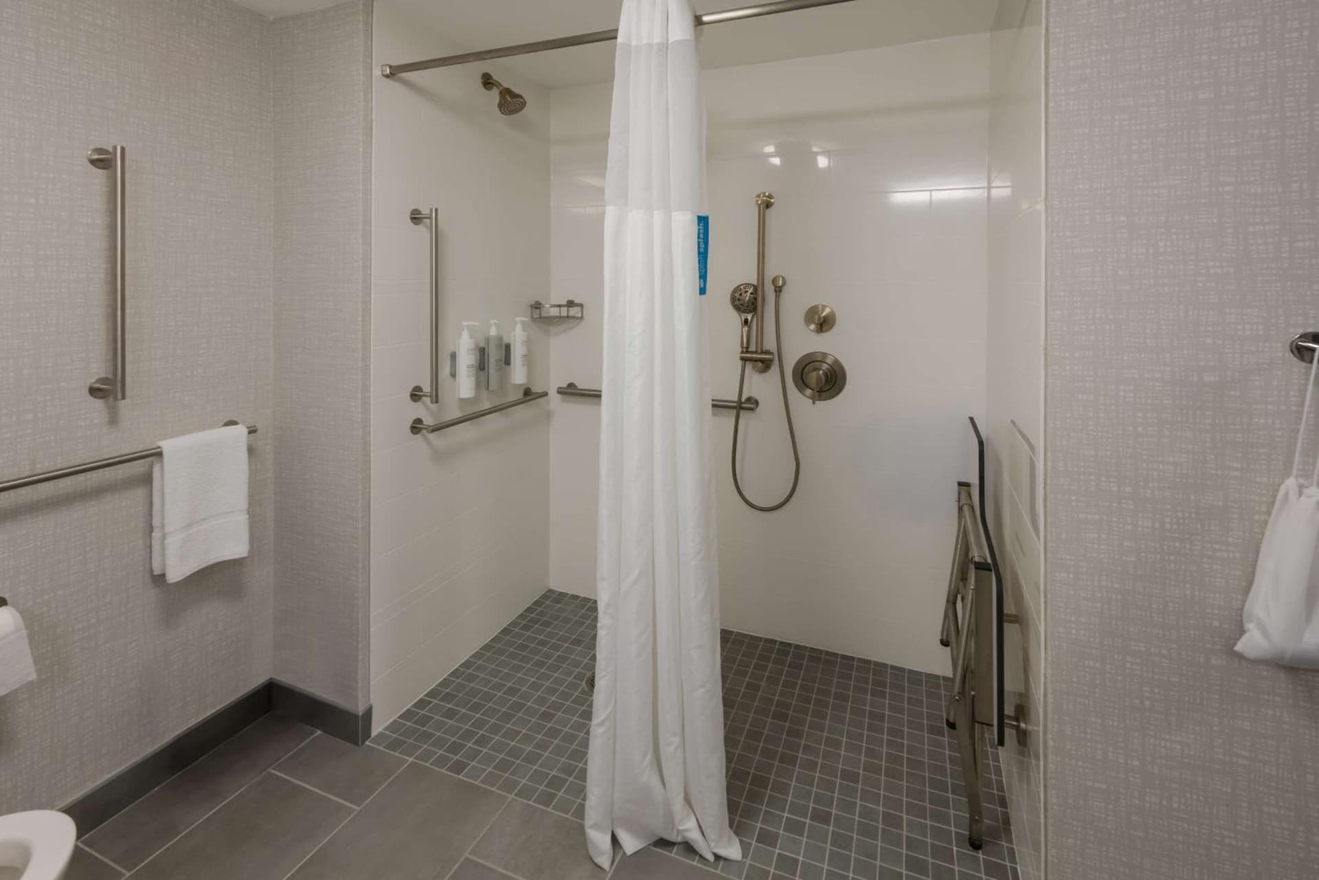 Hampton Inn and Suites Fredericksburg gallery photo in Fredericksburg, VA — image 14