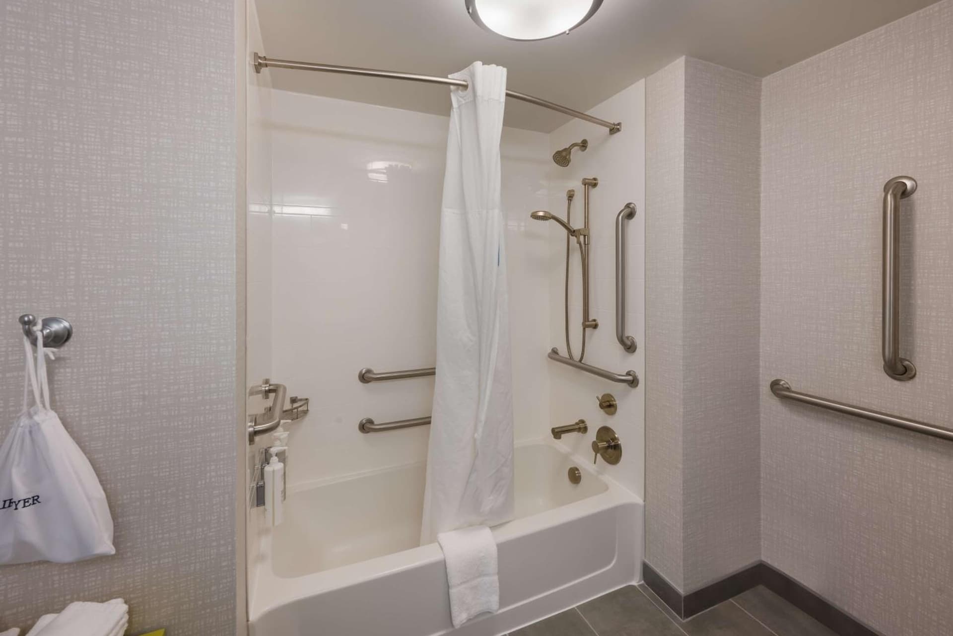 Hampton Inn and Suites Fredericksburg gallery photo in Fredericksburg, VA — image 18