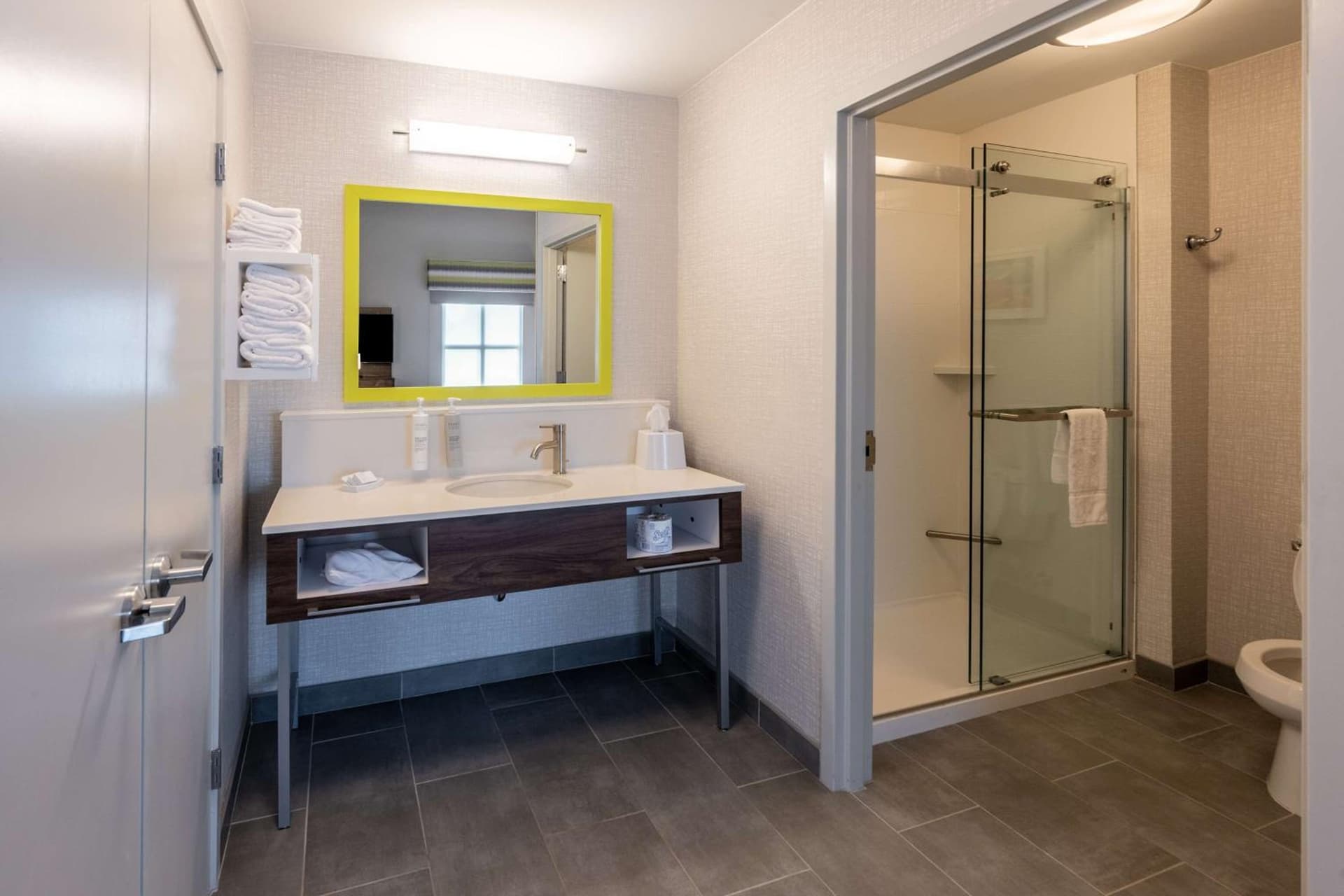 Hampton Inn and Suites Fredericksburg gallery photo in Fredericksburg, VA — image 54