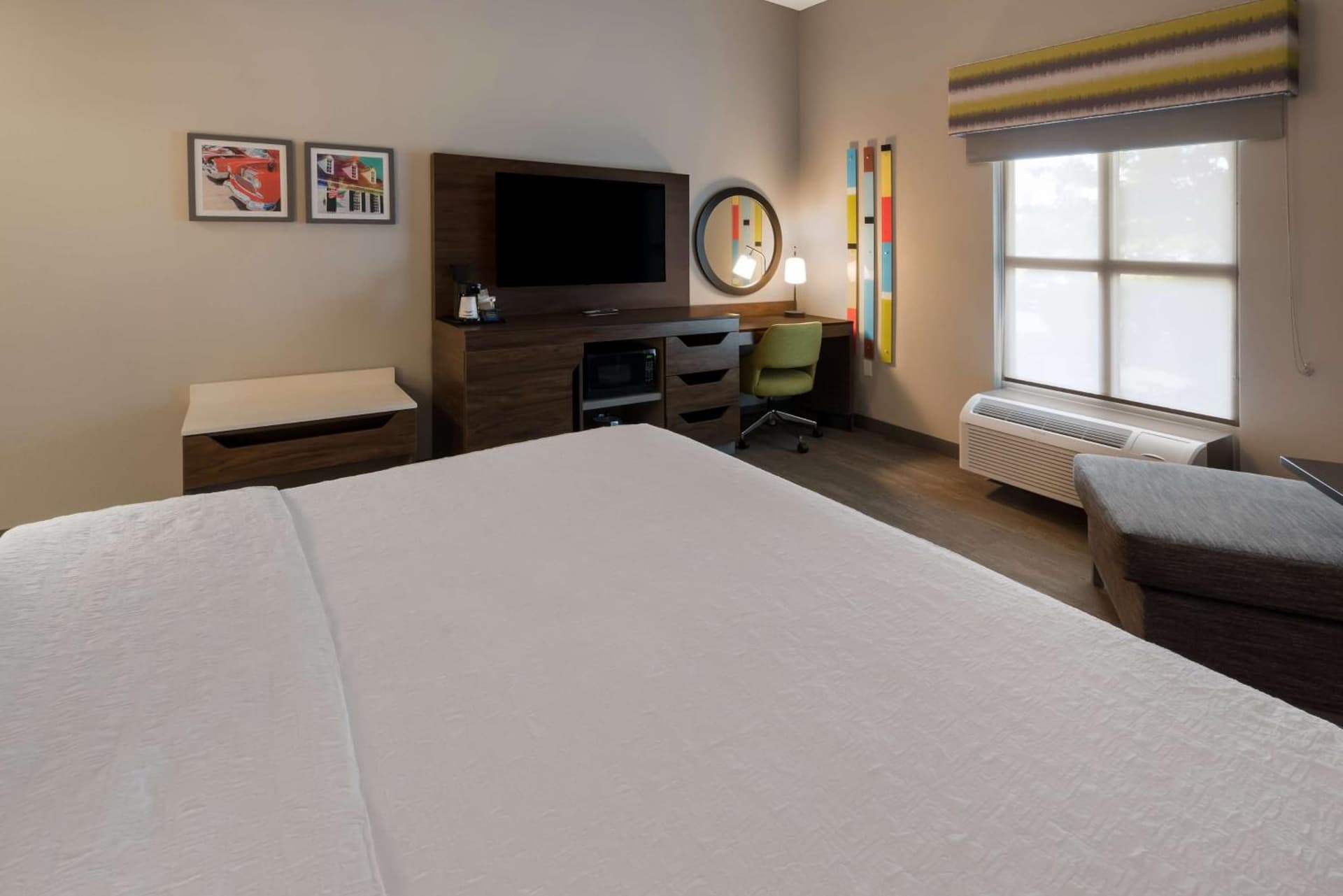 Hampton Inn and Suites Fredericksburg interior in Fredericksburg, VA — gallery photo 2