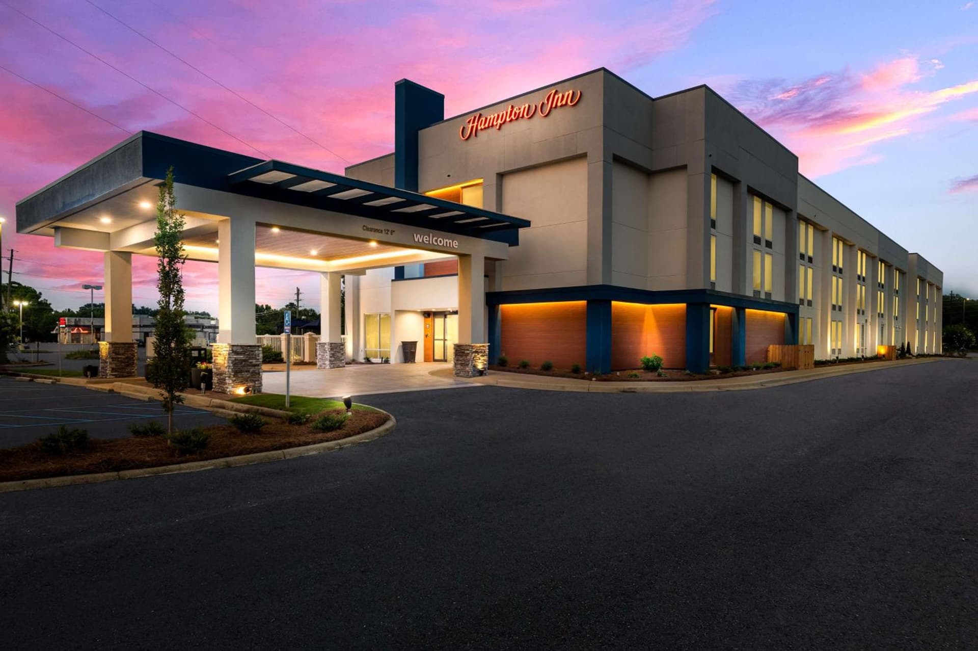 Hampton Inn Gadsden interior in Gadsden, AL — gallery photo 2