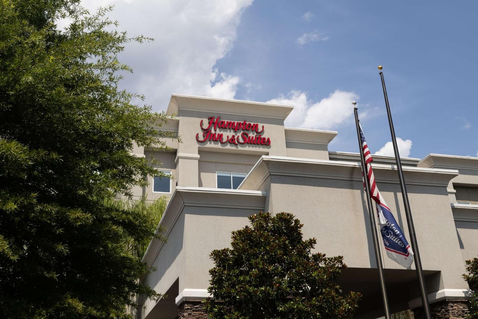 Hampton Inn & Suites Greensboro/Coliseum Area interior in Greensboro, NC — gallery photo 2