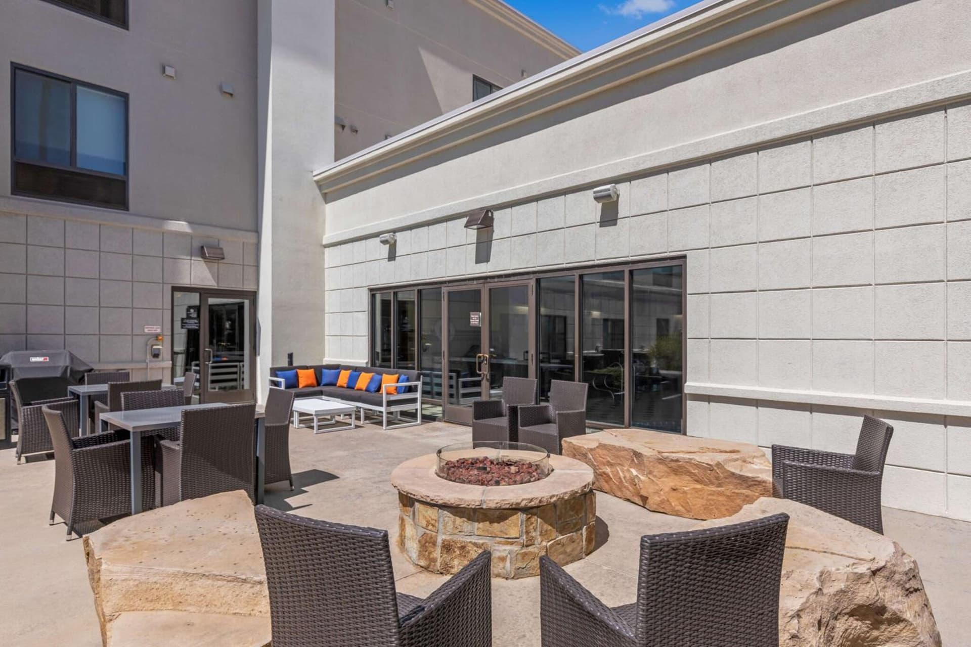 Hampton Inn & Suites Greeley property views in Greeley, CO — gallery photo 3